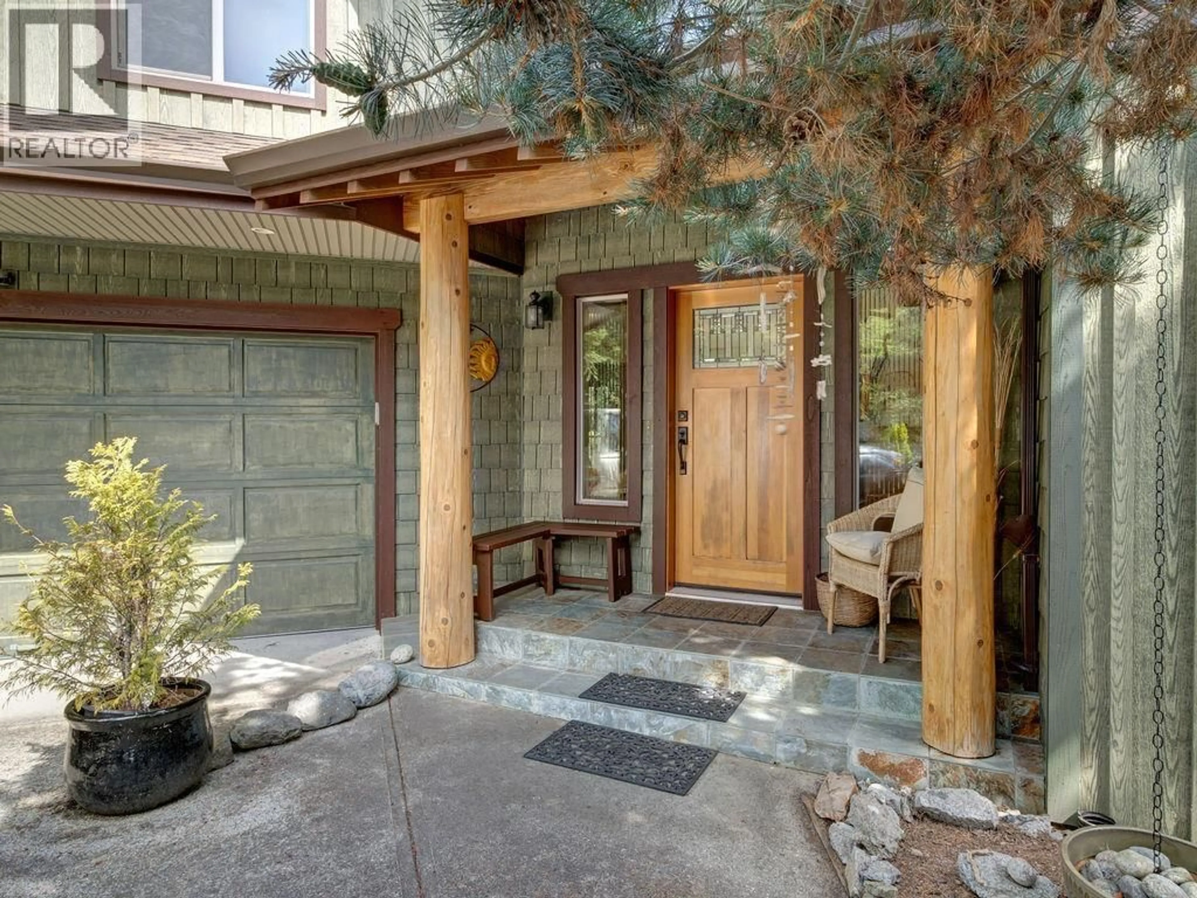Indoor entryway for 5475 HYDAWAY PLACE, Halfmoon Bay British Columbia V7Z1B4