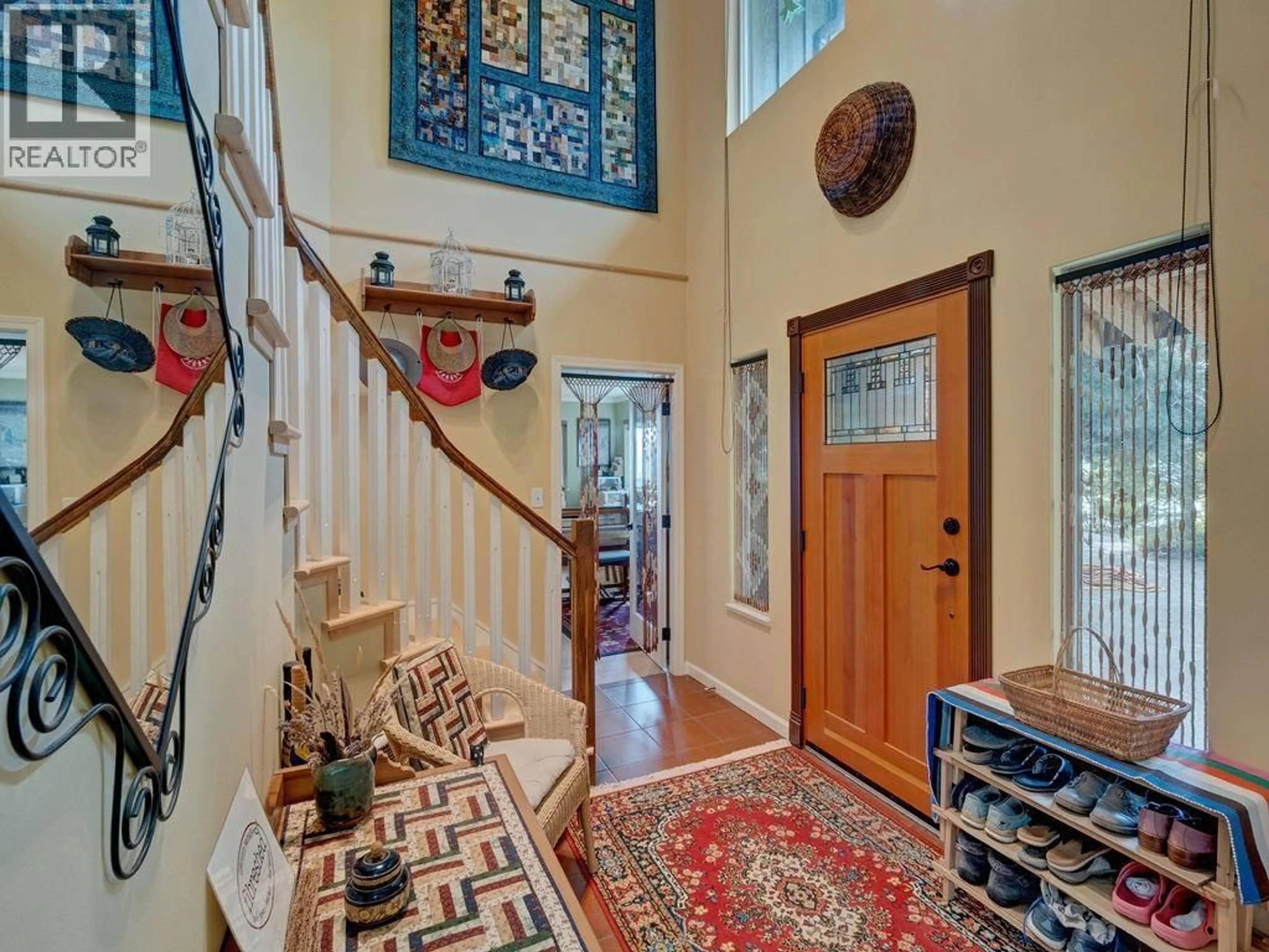 Indoor entryway for 5475 HYDAWAY PLACE, Halfmoon Bay British Columbia V7Z1B4