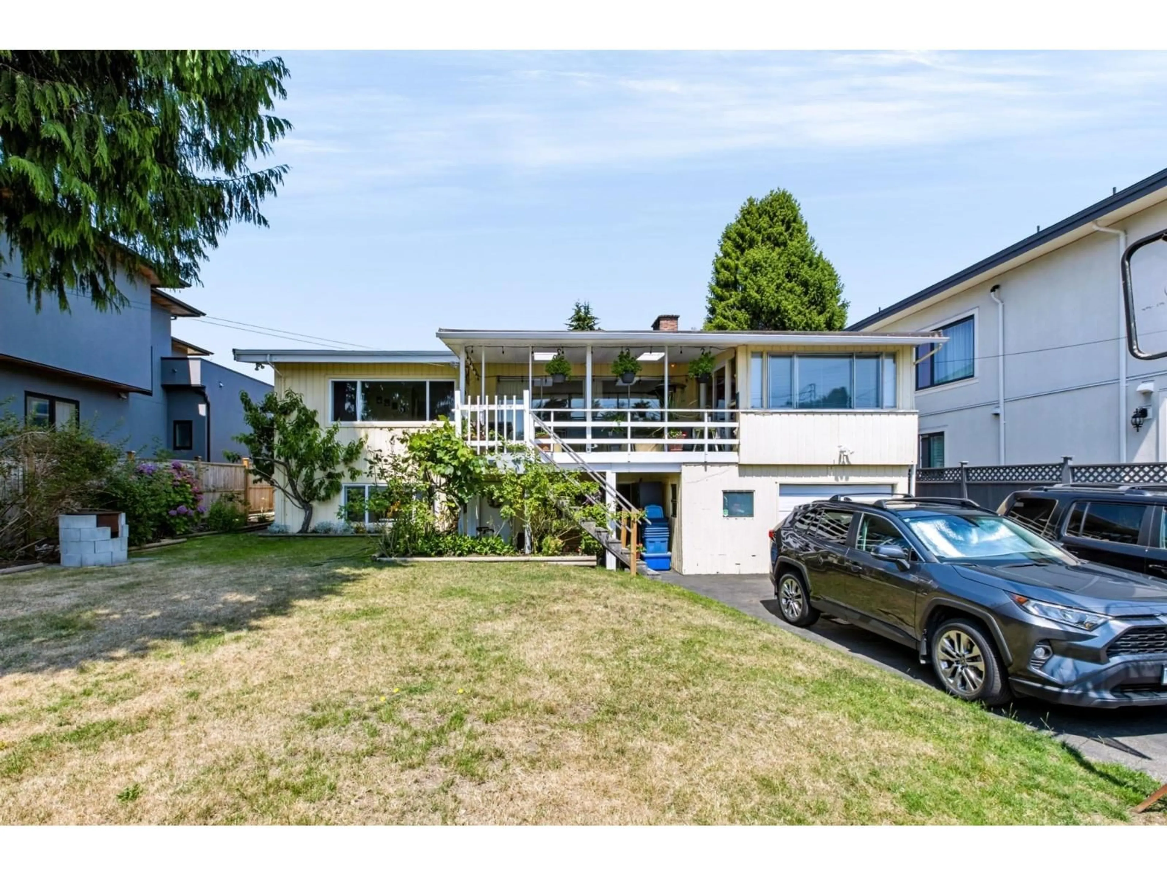 A pic from outside/outdoor area/front of a property/back of a property/a pic from drone, street for 13830 BLACKBURN AVENUE, White Rock British Columbia V4B2Y8