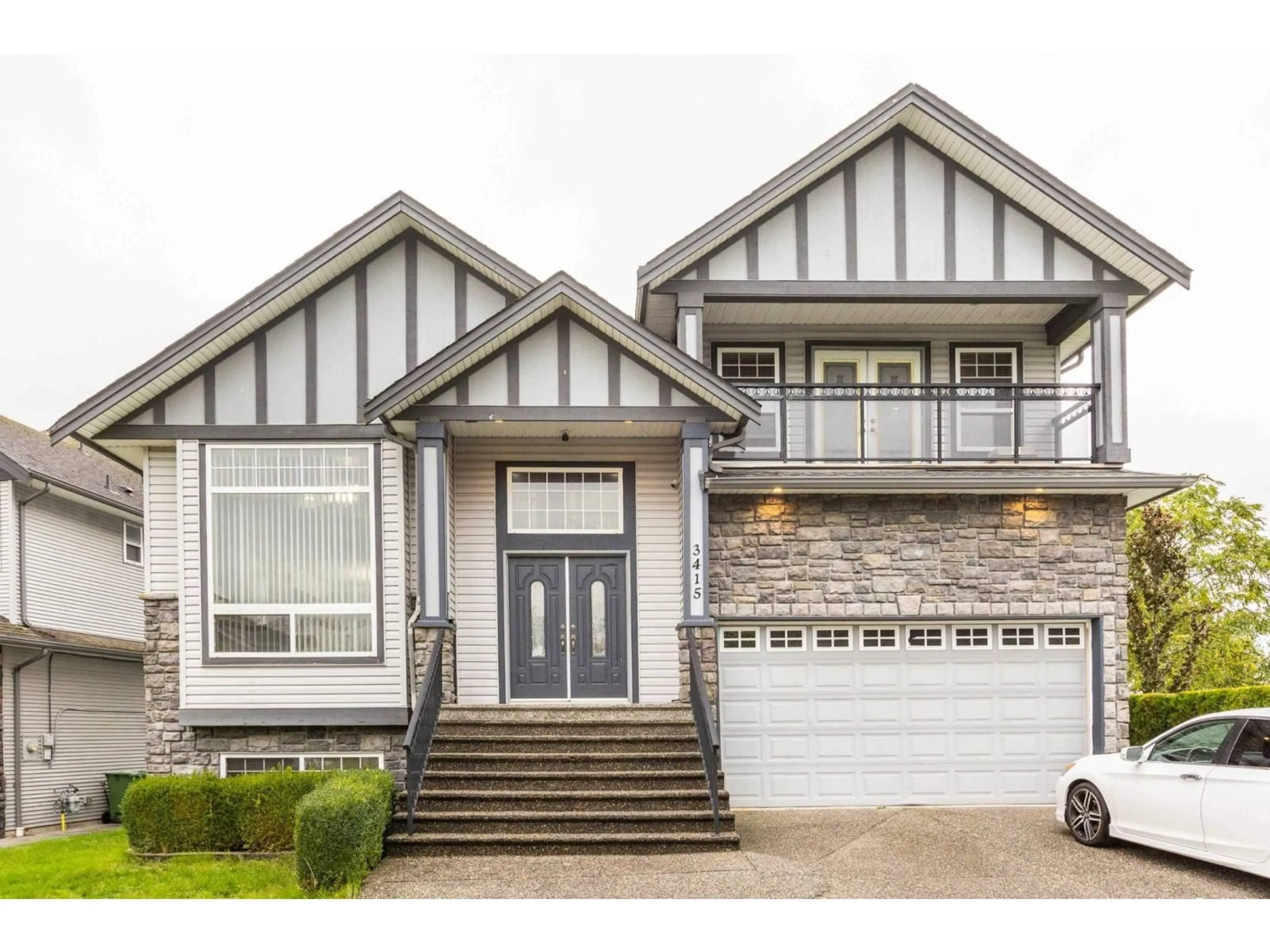 Home with vinyl exterior material, street for 3415 NIGHTINGALE DRIVE, Abbotsford British Columbia V2T5W3