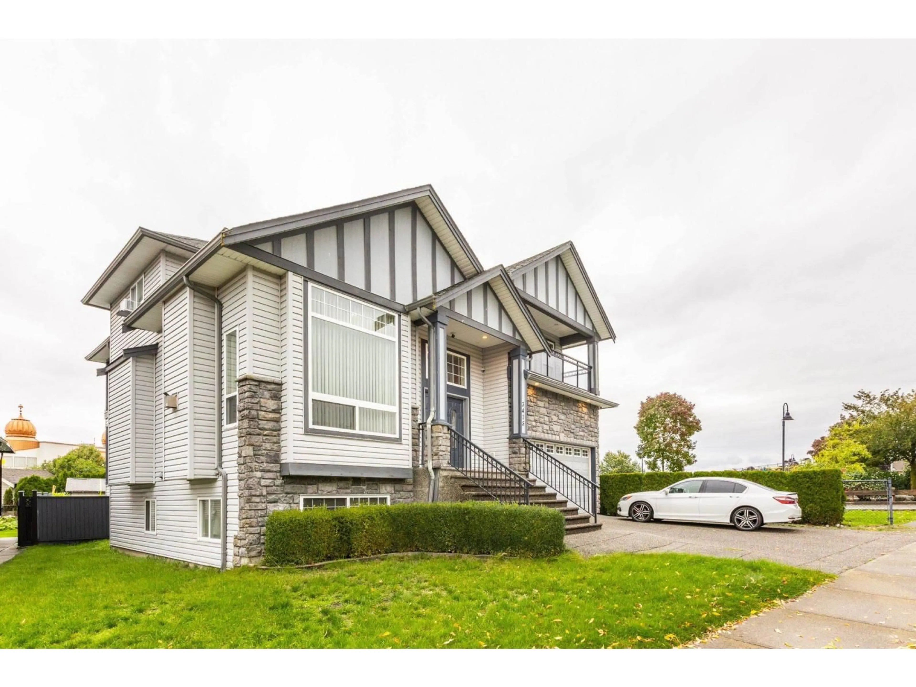 Home with vinyl exterior material, street for 3415 NIGHTINGALE DRIVE, Abbotsford British Columbia V2T5W3