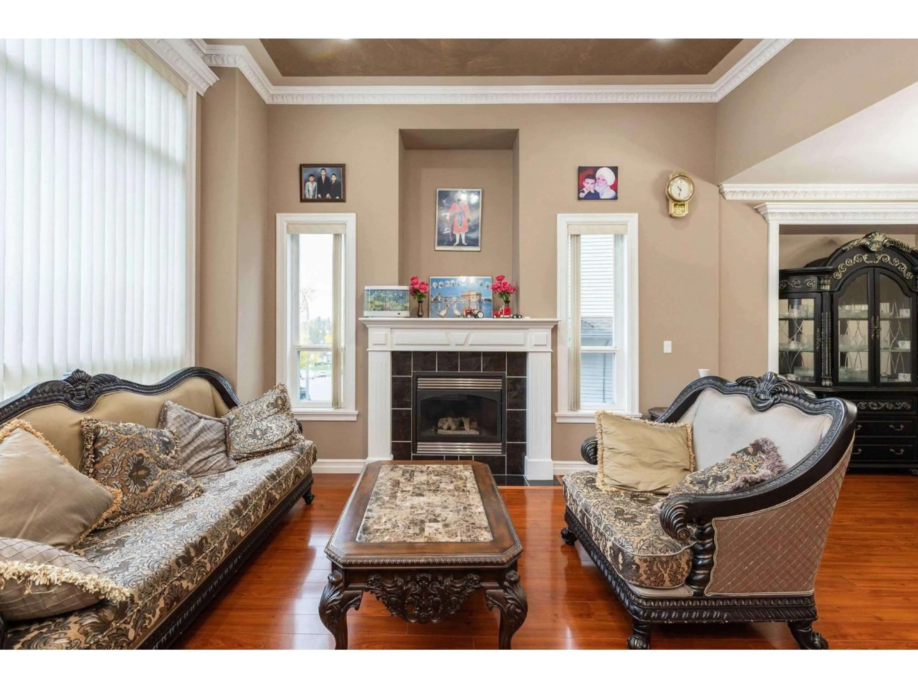 Living room with furniture, unknown for 3415 NIGHTINGALE DRIVE, Abbotsford British Columbia V2T5W3