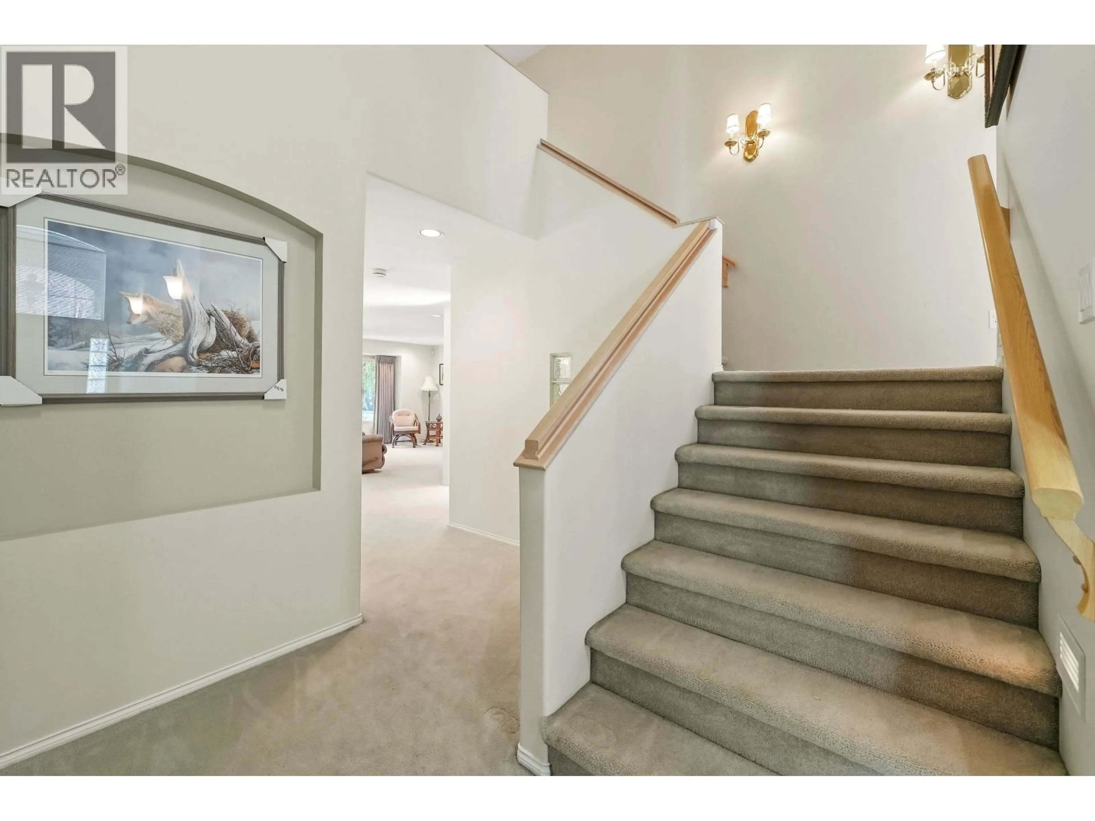 Indoor foyer for 136 PARKSIDE DRIVE, Port Moody British Columbia V3H4X5