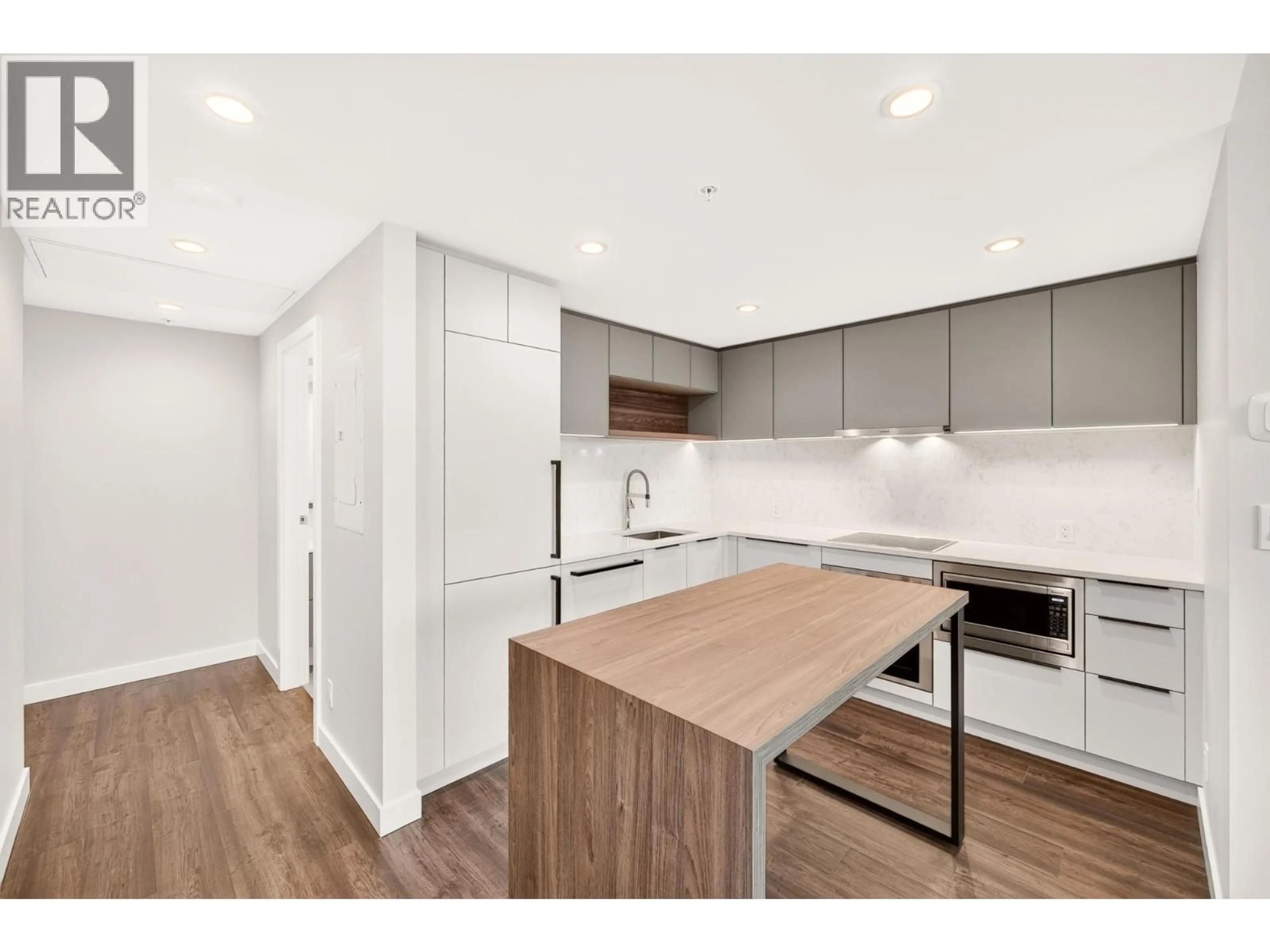 Open concept kitchen, wood/laminate floor for 4005 - 567 EMERSON STREET, Coquitlam British Columbia V3J0M8