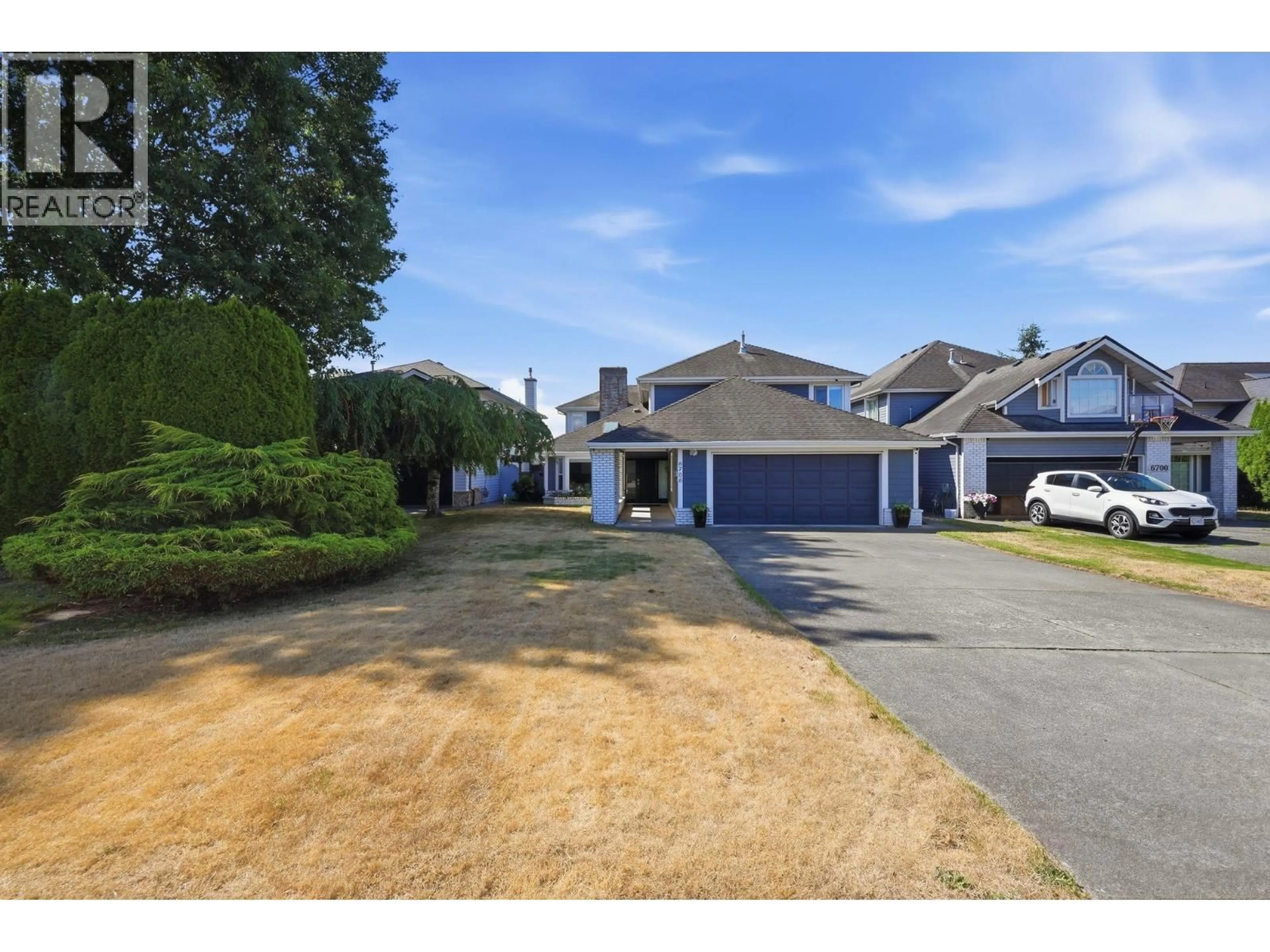 A pic from outside/outdoor area/front of a property/back of a property/a pic from drone, street for 6706 LONDON DRIVE, Delta British Columbia V4K4W7