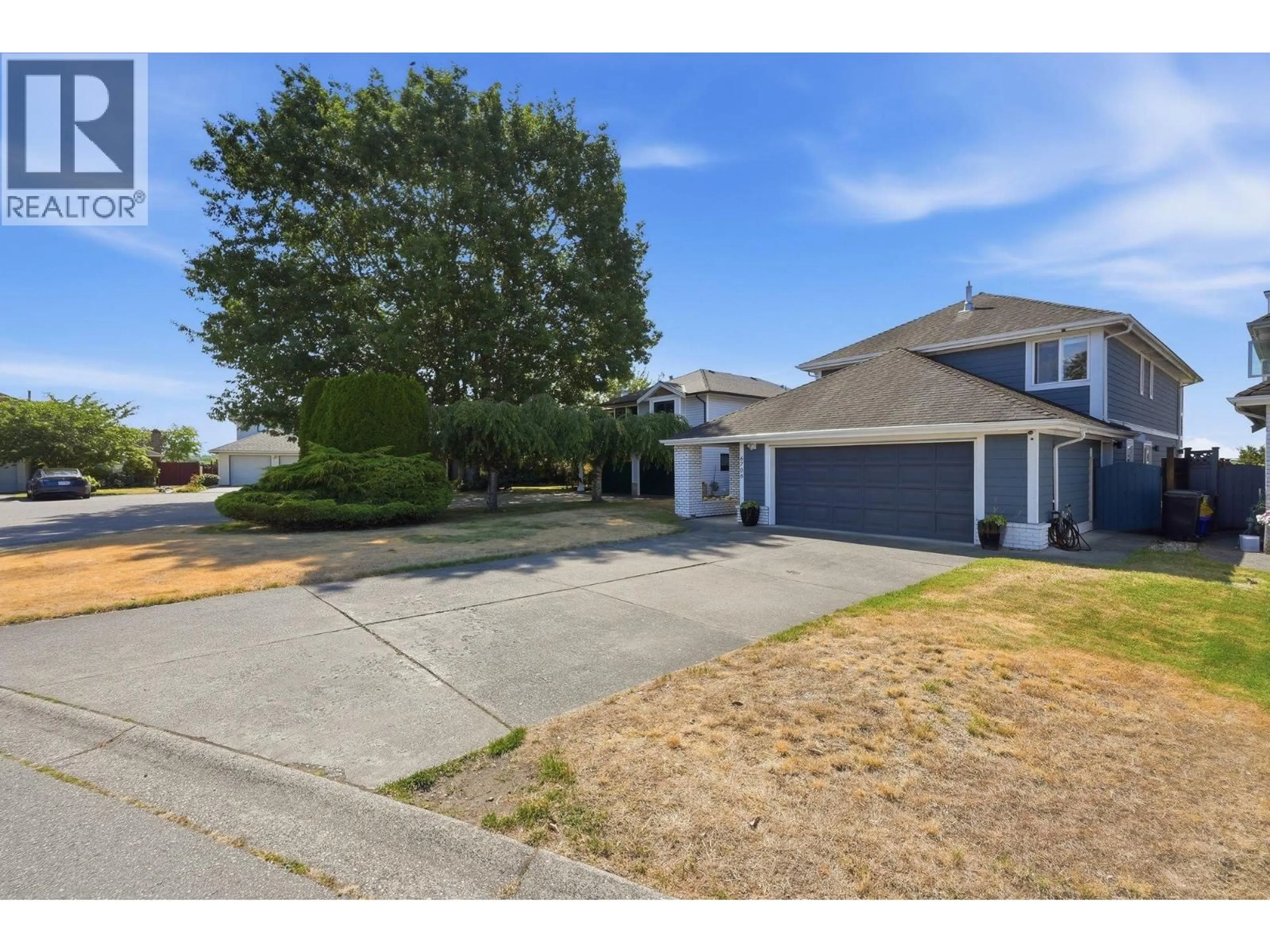 A pic from outside/outdoor area/front of a property/back of a property/a pic from drone, street for 6706 LONDON DRIVE, Delta British Columbia V4K4W7