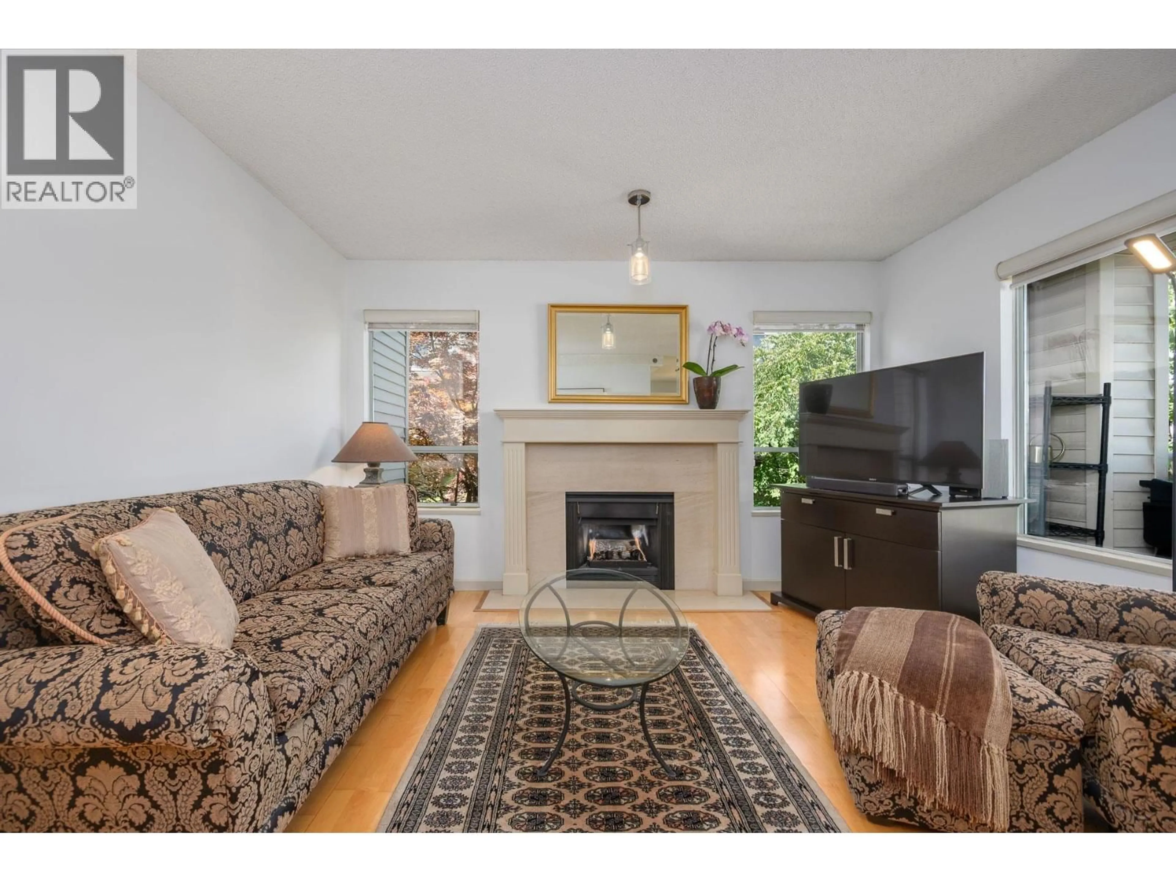 Living room with furniture, wood/laminate floor for 212 - 910 8TH AVENUE, Vancouver British Columbia V5Z1E5