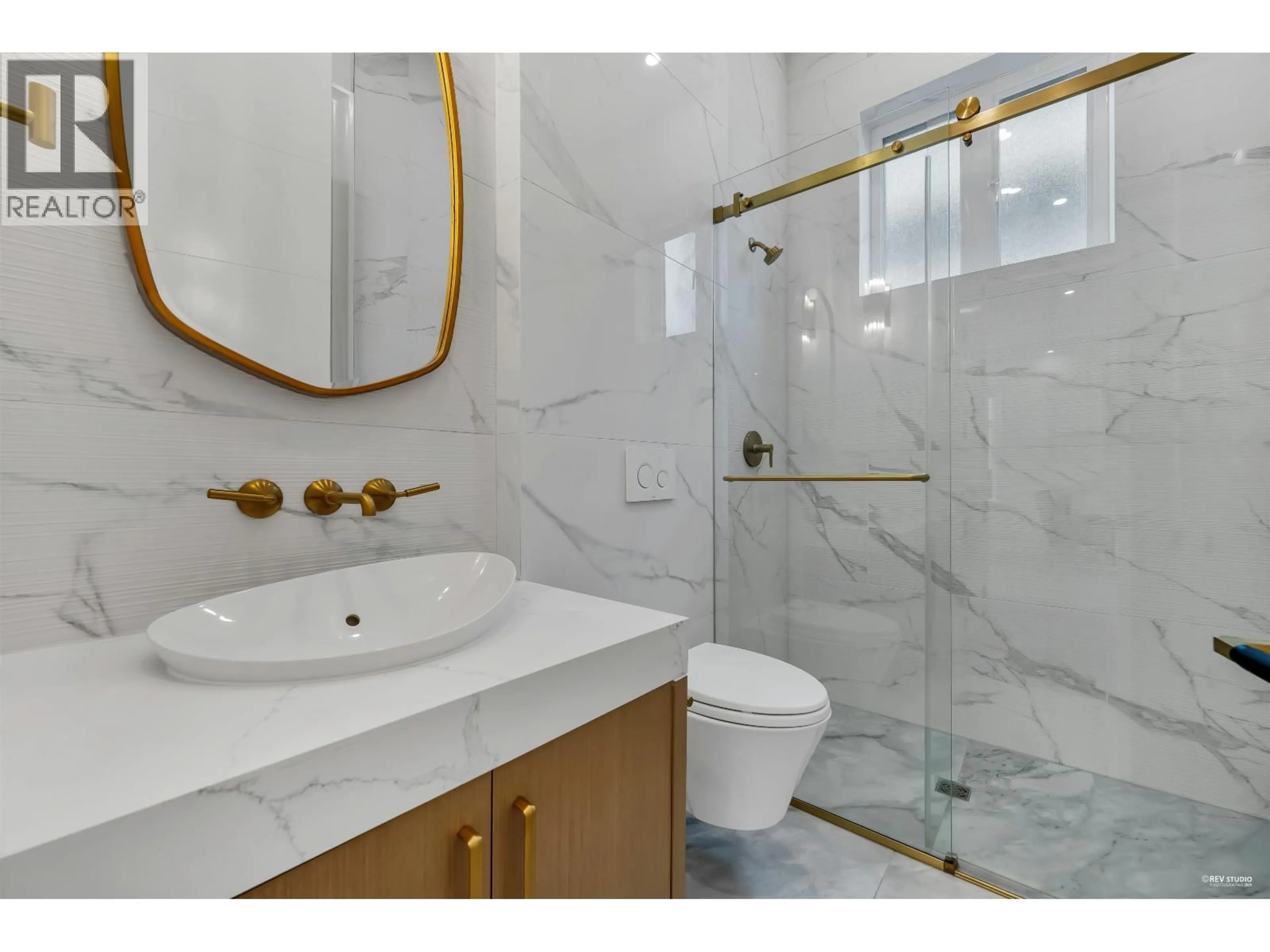 Standard bathroom, ceramic/tile floor for 2246 20TH AVENUE, Vancouver British Columbia V6L1G3