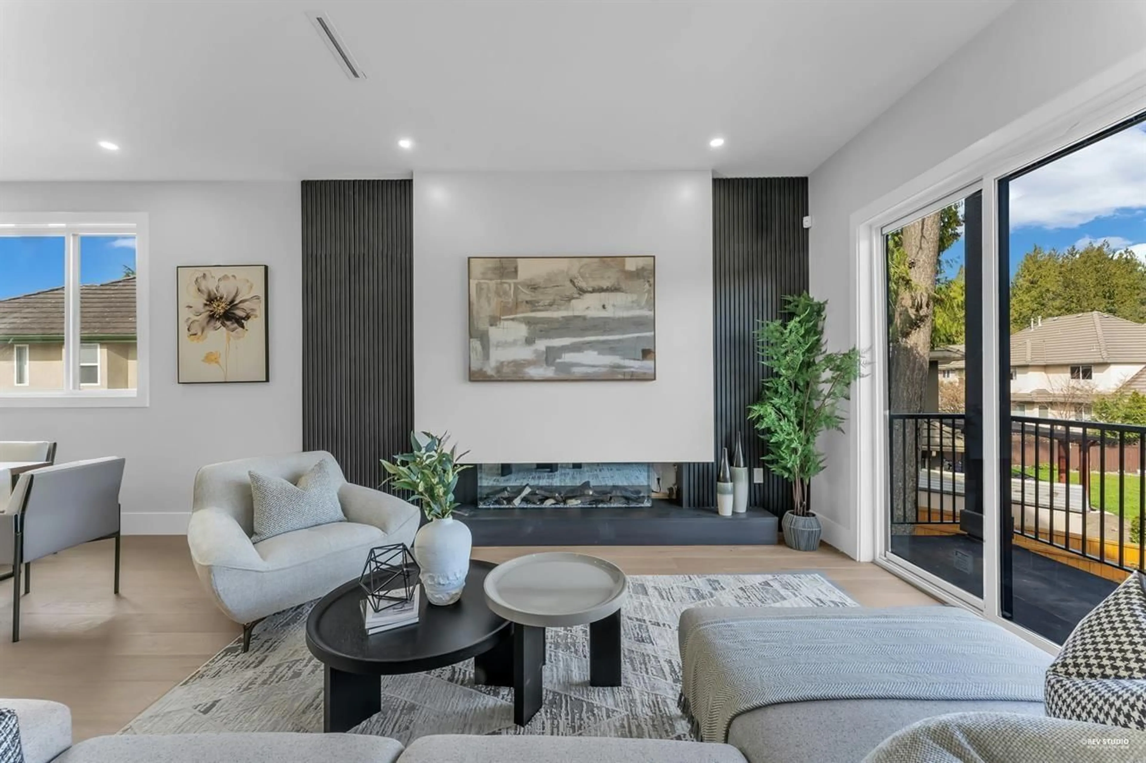 Living room with furniture, unknown for 101 - 15871 111A AVENUE, Surrey British Columbia V4N5B4