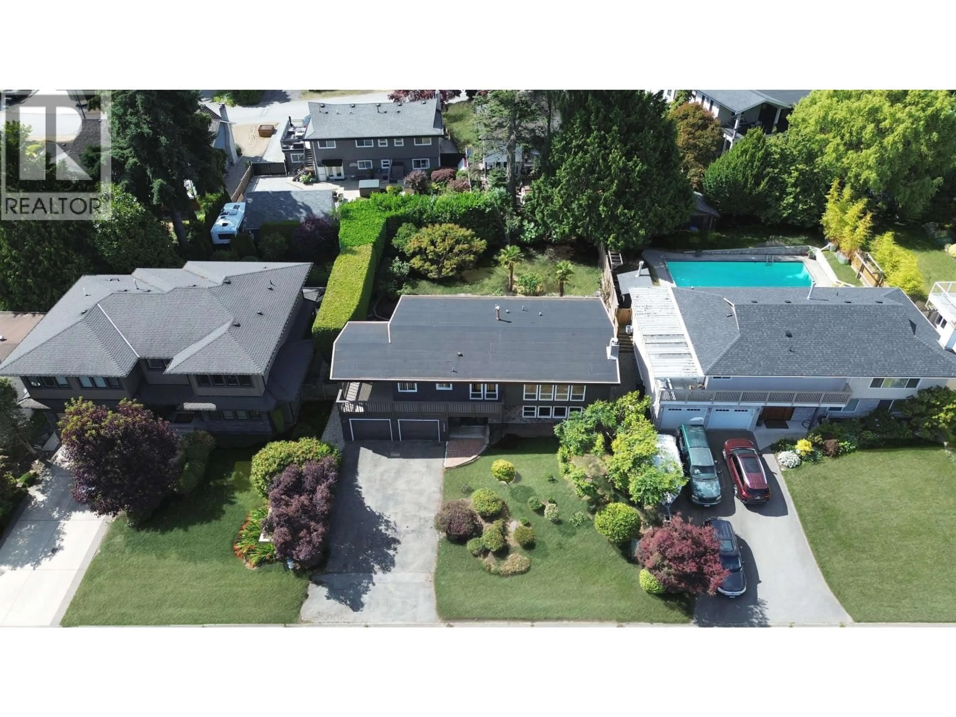 A pic from outside/outdoor area/front of a property/back of a property/a pic from drone, street for 5372 5B AVENUE, Delta British Columbia V4M1K5