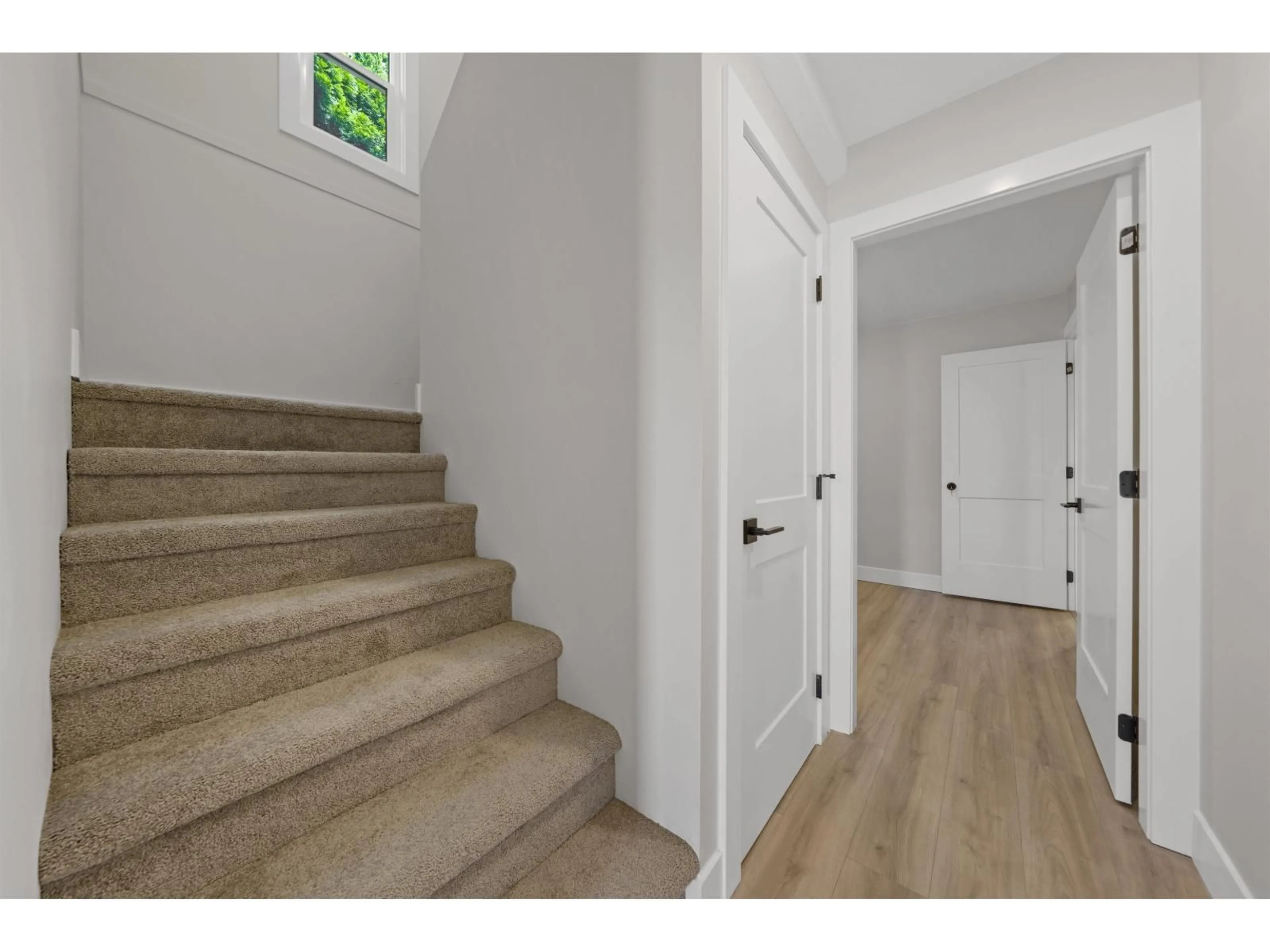 Indoor entryway for 4 - 45741 BRITTON AVENUE, Chilliwack British Columbia V2R3T6