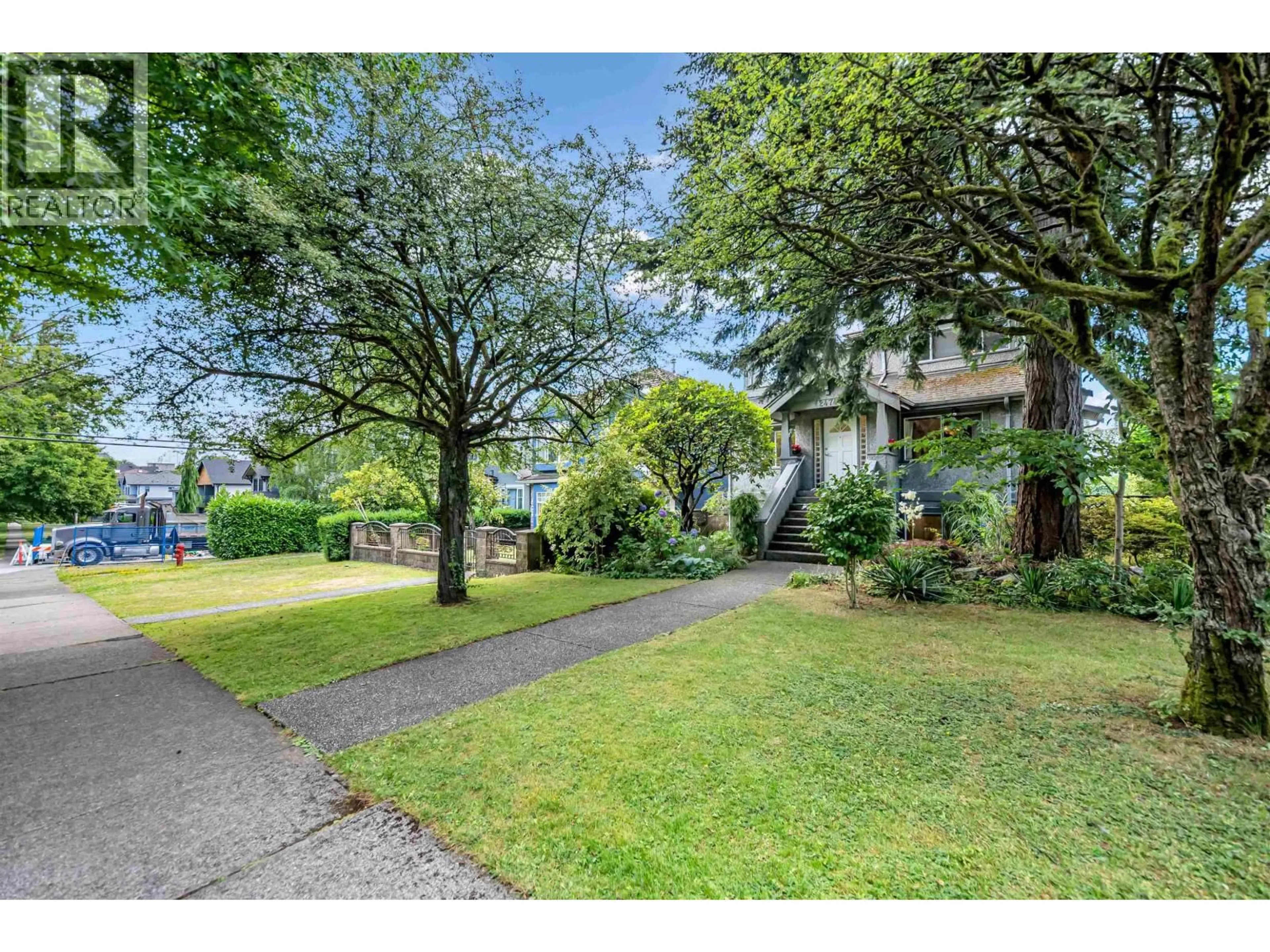 A pic from outside/outdoor area/front of a property/back of a property/a pic from drone, street for 2474 EAST 5TH AVENUE, Vancouver British Columbia V5M1M5