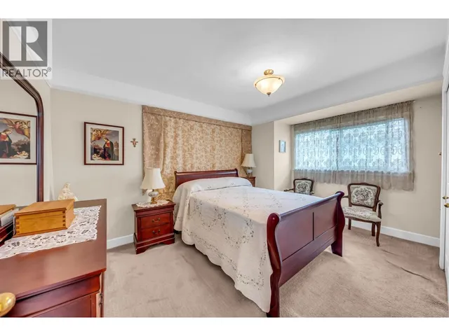 2474 5TH AVENUE, Vancouver 5