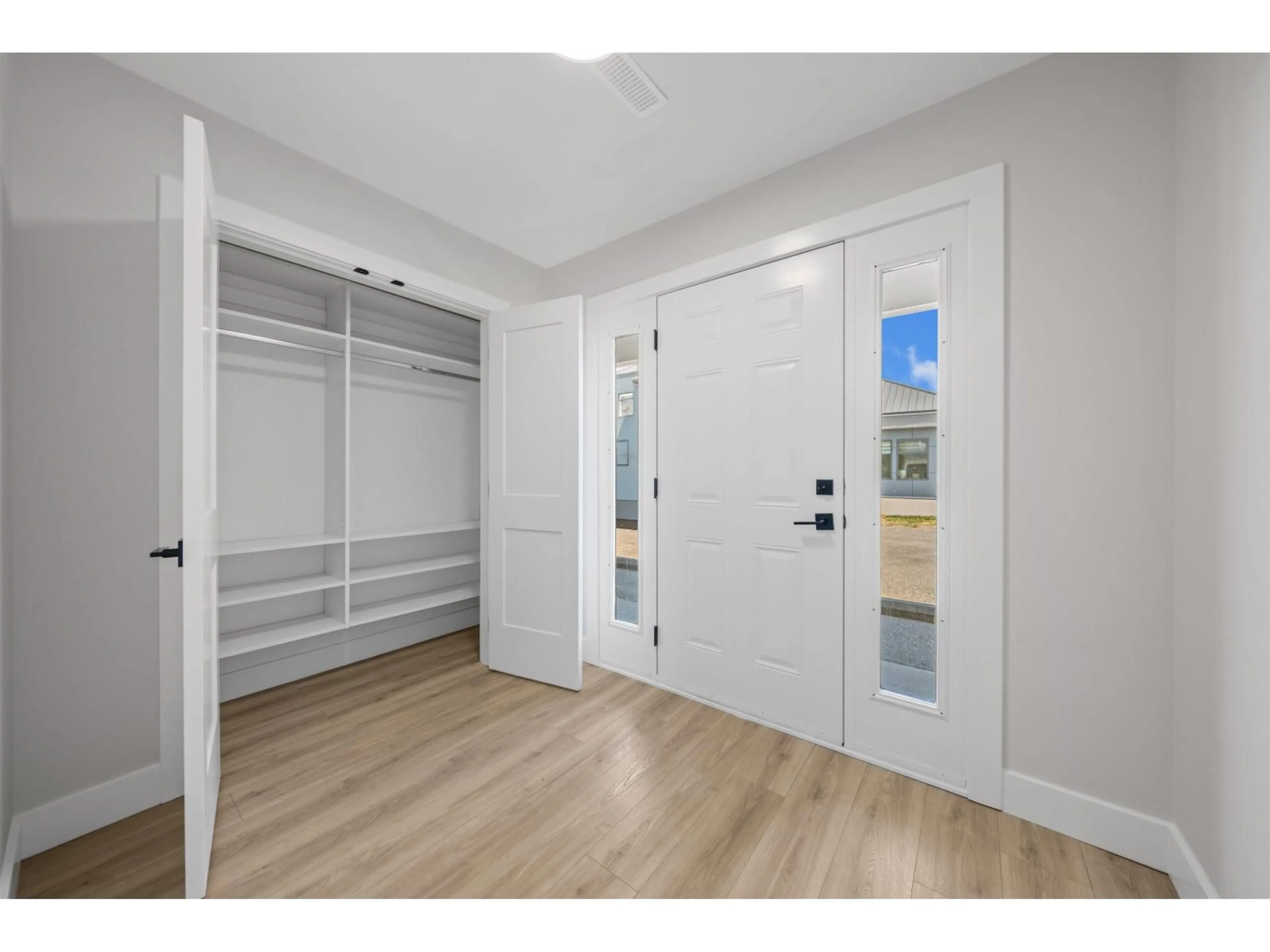Indoor entryway for 3 - 45741 BRITTON AVENUE, Chilliwack British Columbia V2R3T6