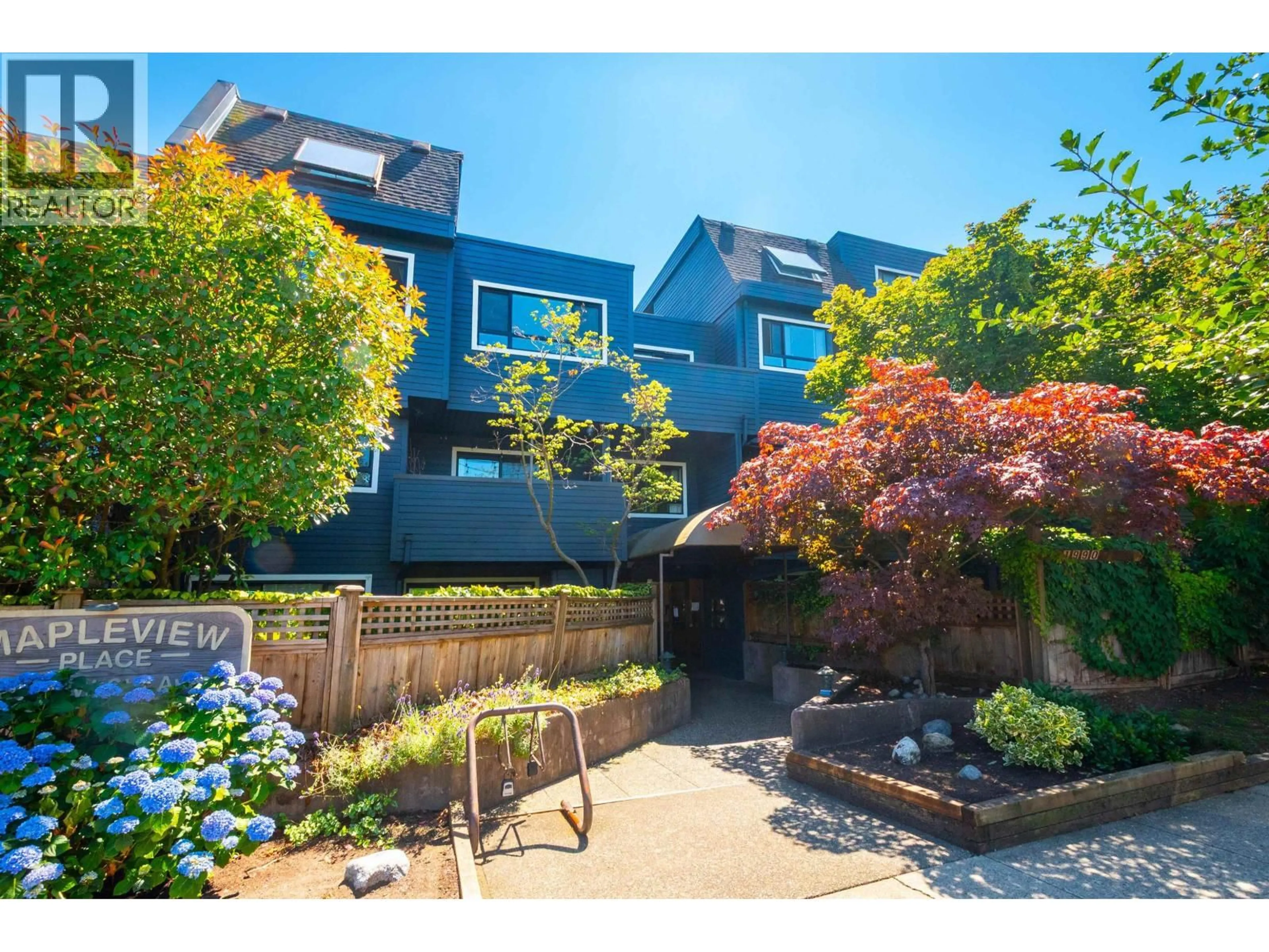 A pic from outside/outdoor area/front of a property/back of a property/a pic from drone, street for 207 - 1990 6TH AVENUE, Vancouver British Columbia V6J4V4