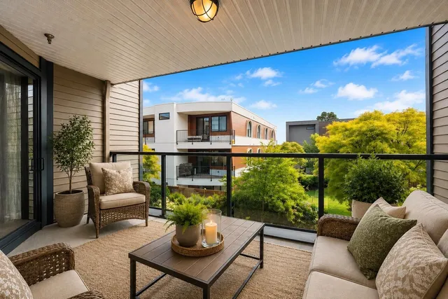 220 - 15210 PACIFIC AVENUE, White Rock