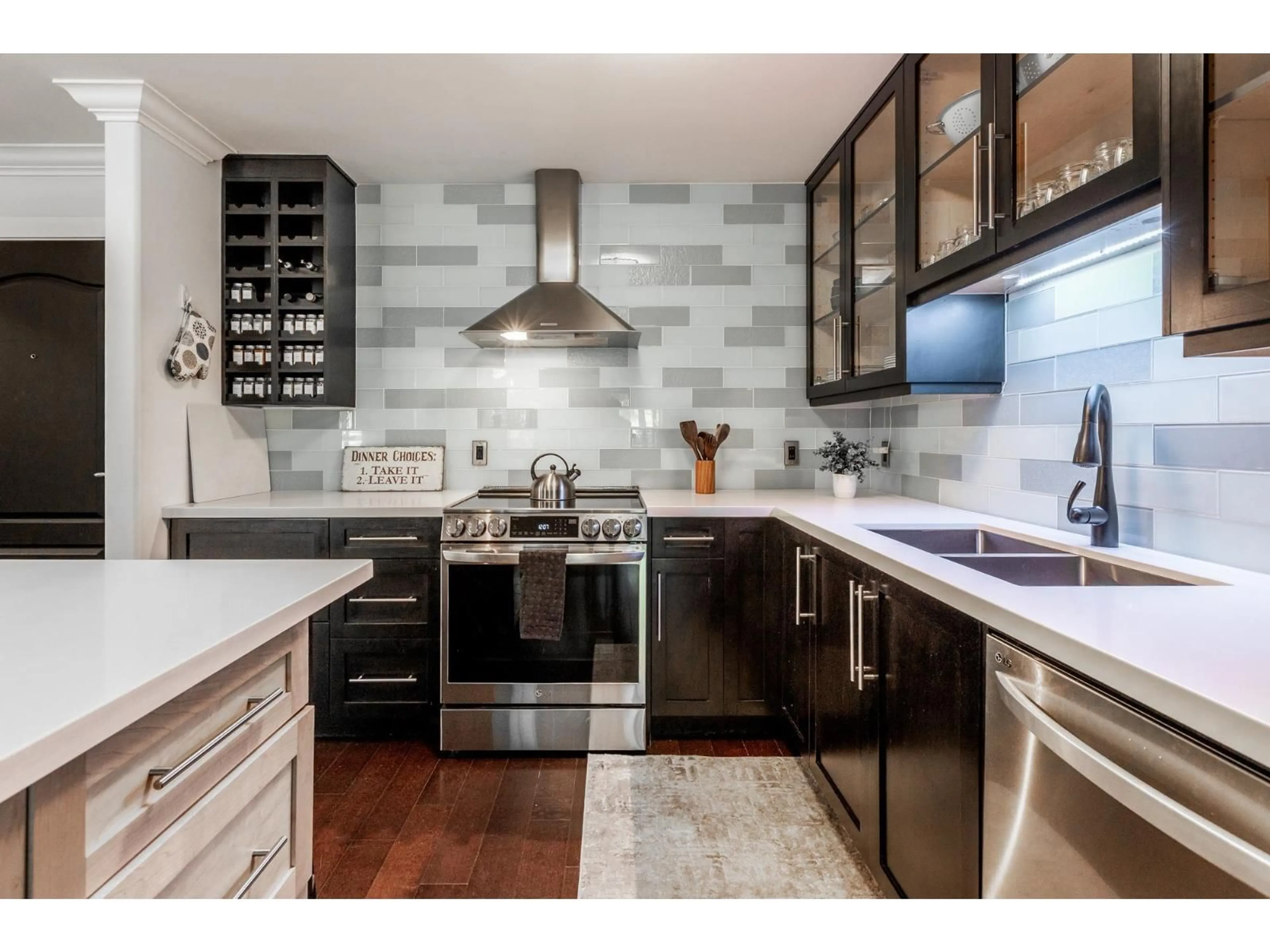 Contemporary kitchen, ceramic/tile floor for 316 - 22022 49 AVENUE, Langley British Columbia V3A3R9