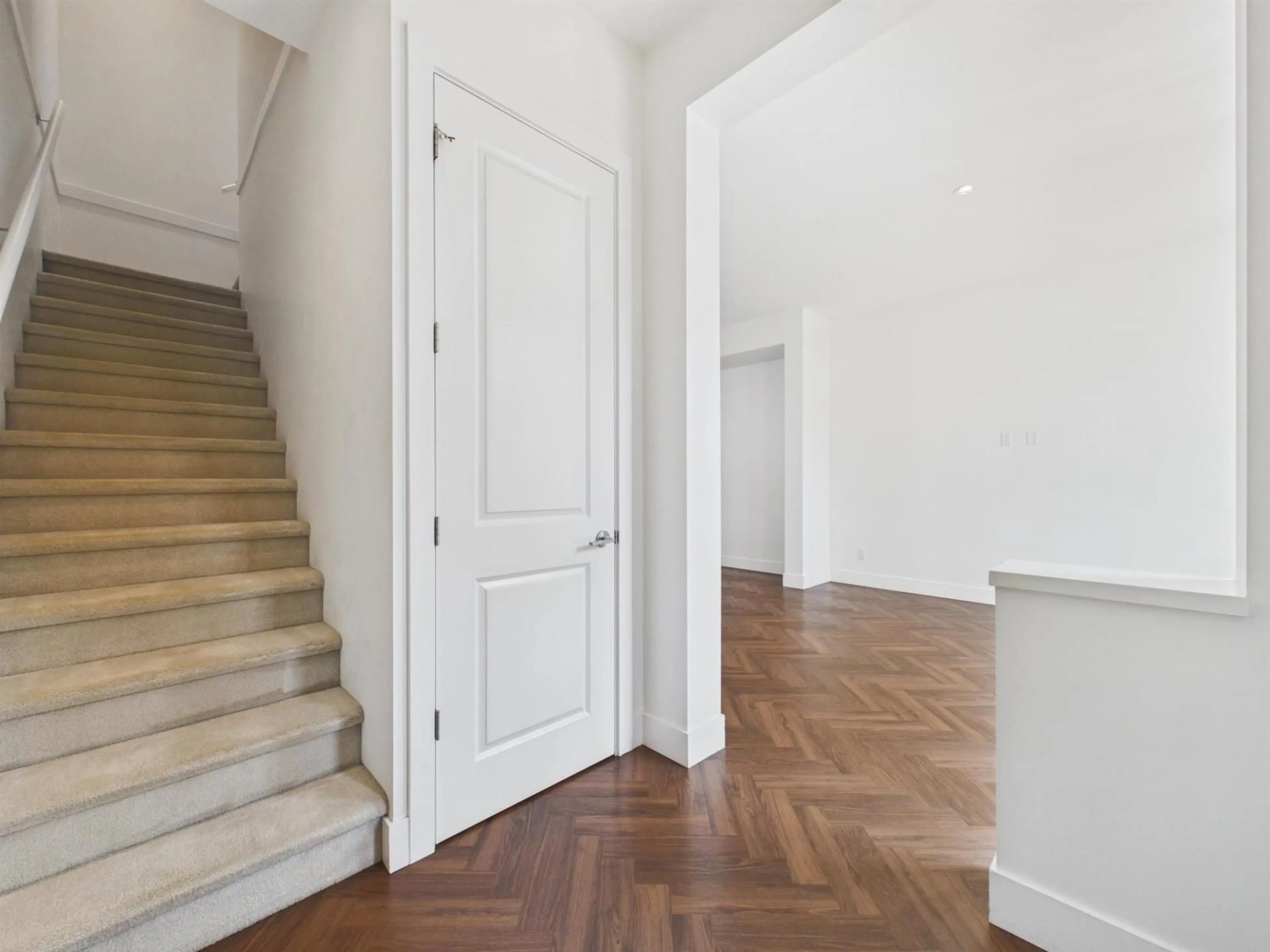 Indoor foyer for 20 - 15938 27 AVENUE, Surrey British Columbia V3Z0T2