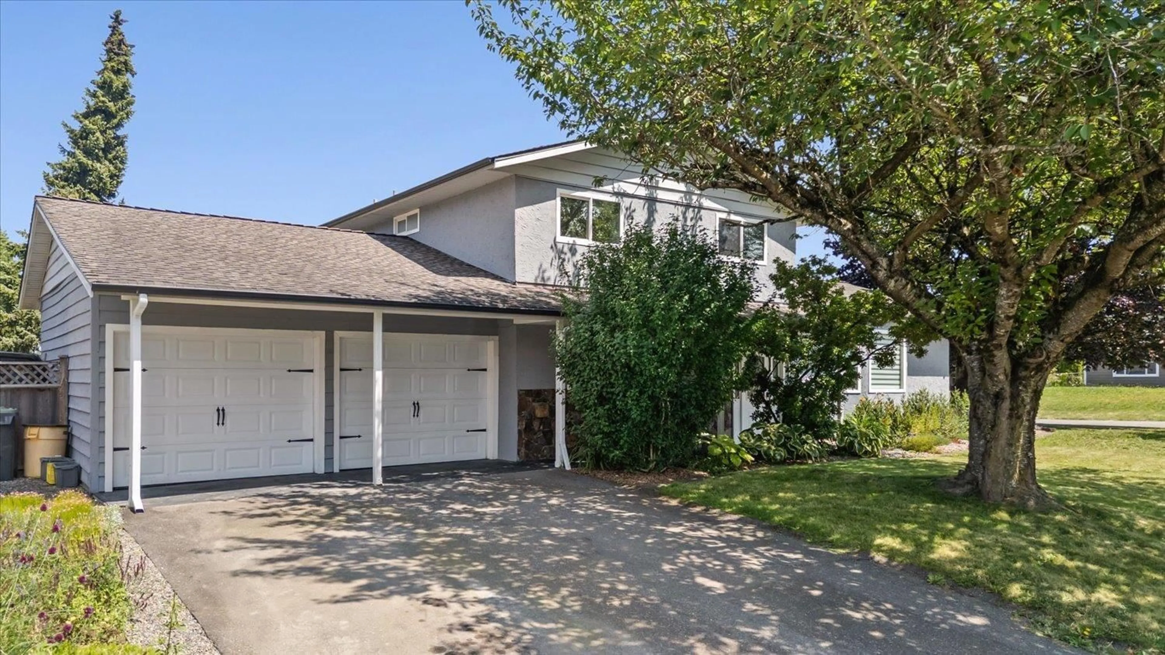 Home with vinyl exterior material, street for 26549 29B AVENUE, Langley British Columbia V4W3B5