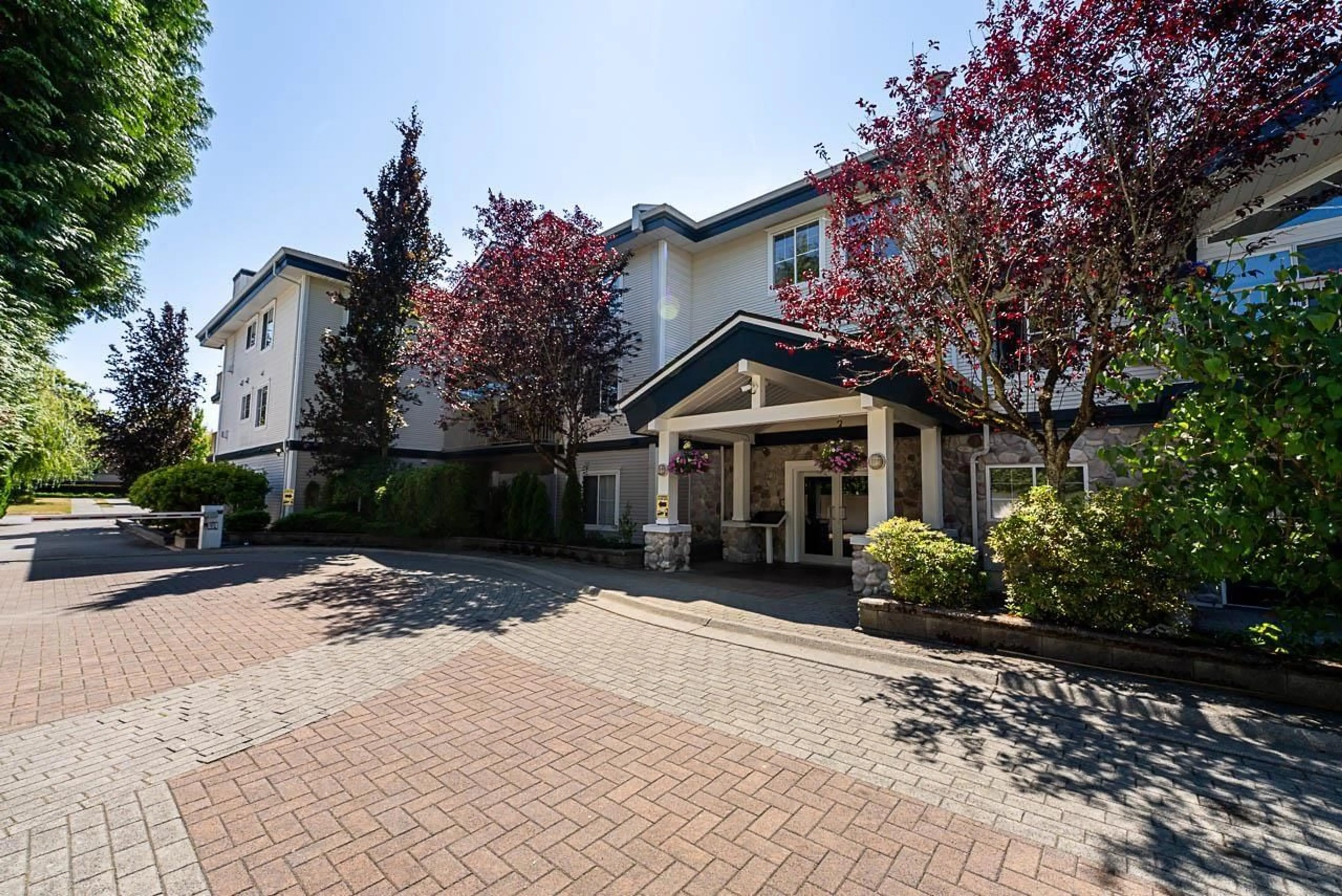 Patio, street for 204 - 15298 20 AVENUE, Surrey British Columbia V4A2A3