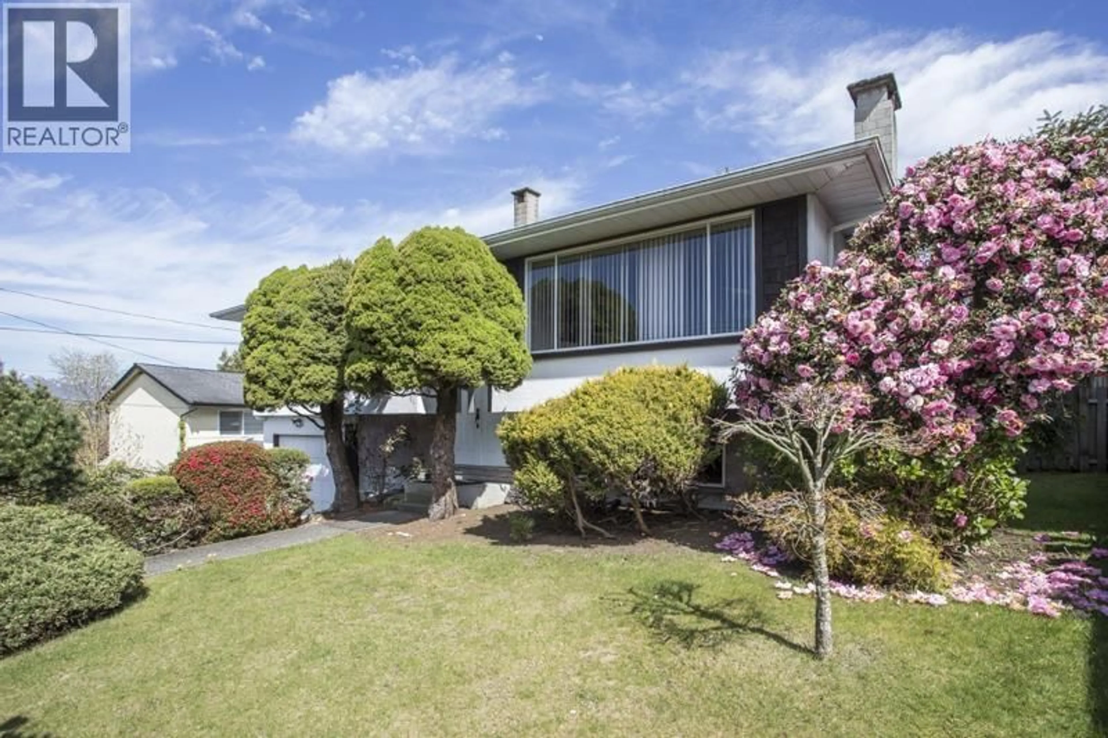 A pic from outside/outdoor area/front of a property/back of a property/a pic from drone, street for 1470 JUNE CRESCENT, Port Coquitlam British Columbia V3C2Y1