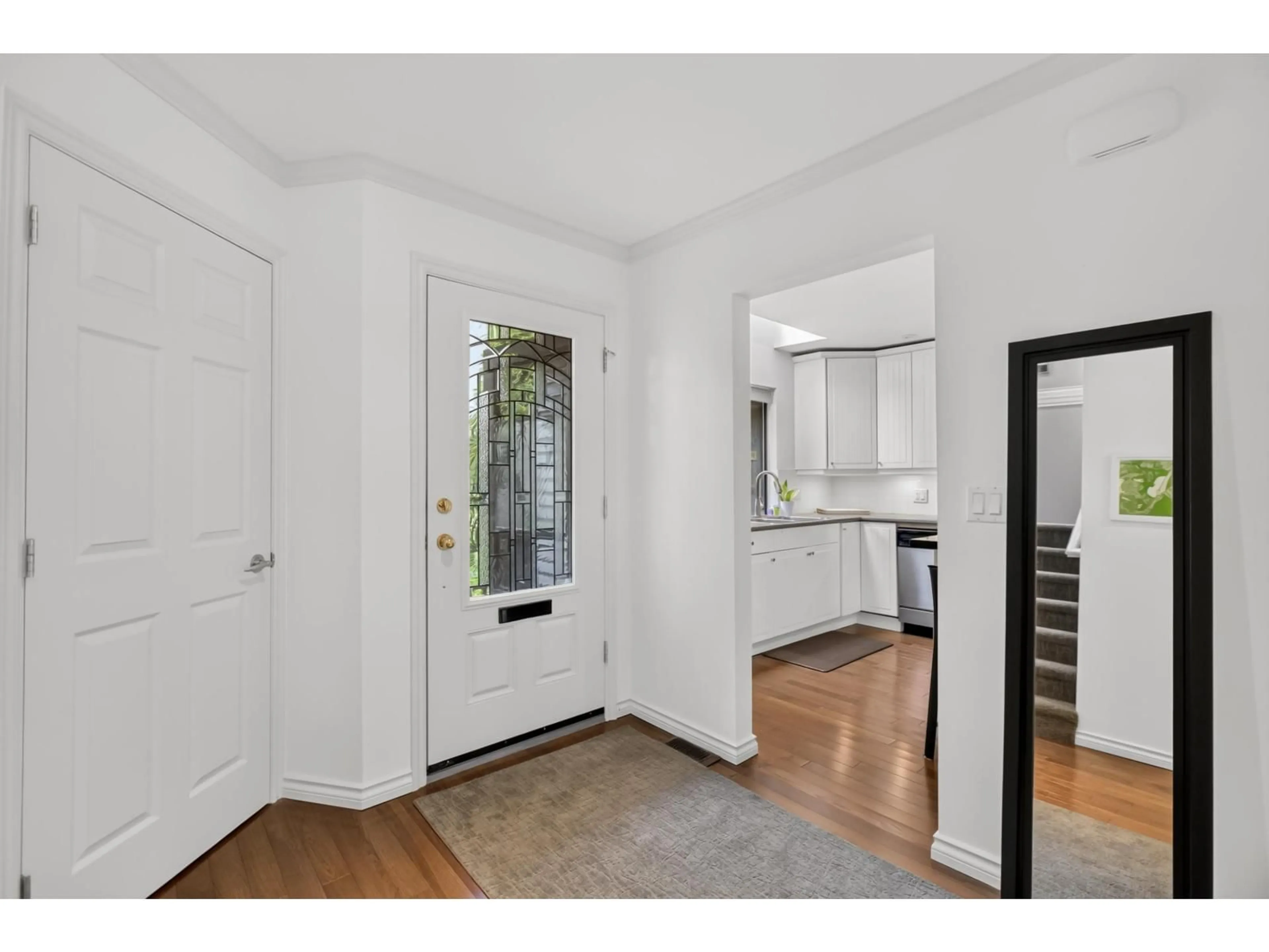 Indoor entryway for 102 - 12741 16 AVENUE, White Rock British Columbia V4A1N2