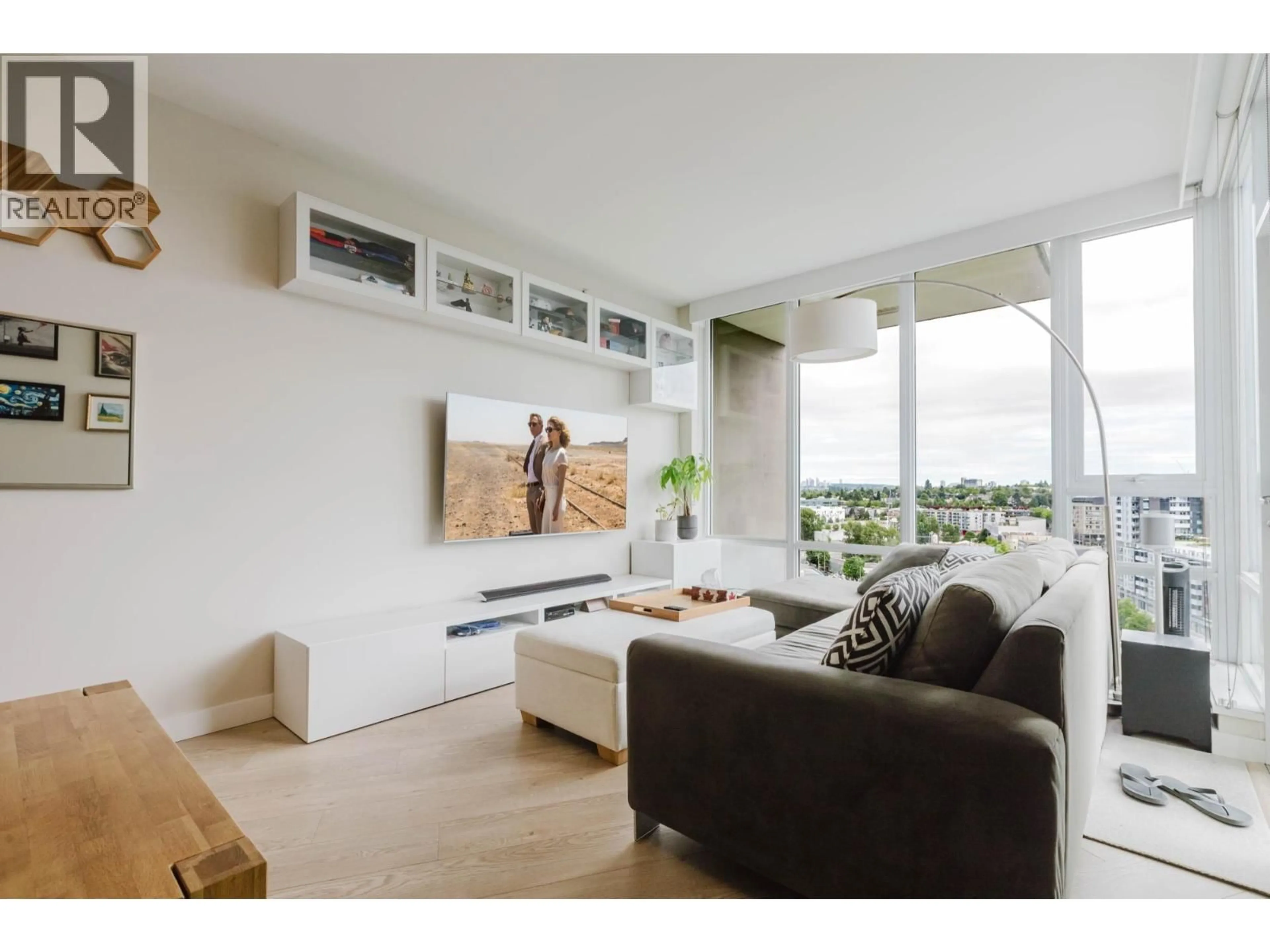 Living room with furniture, wood/laminate floor for 1821 - 1618 QUEBEC STREET, Vancouver British Columbia V6A0C5
