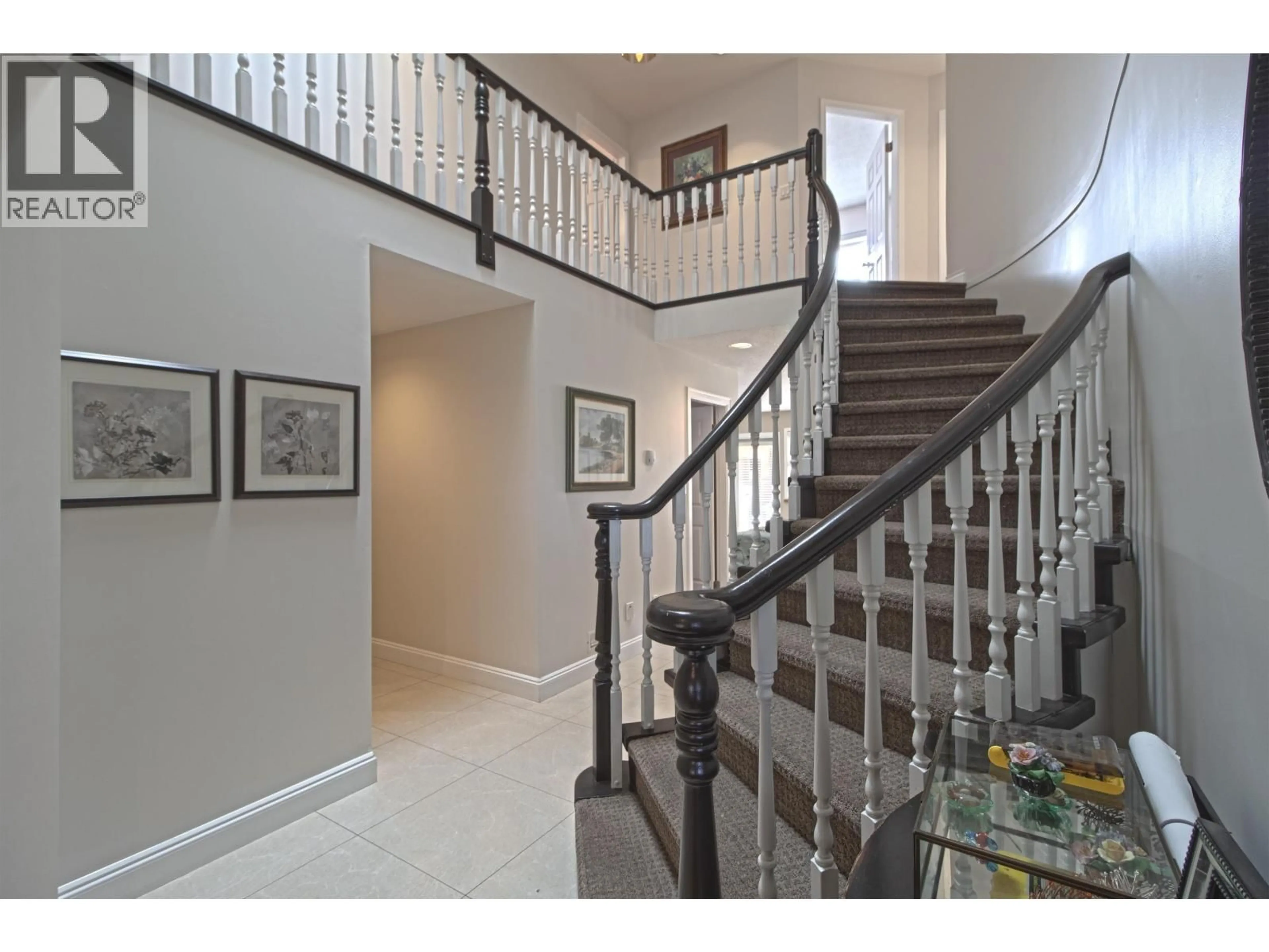 Indoor foyer for 5720 EASTMAN DRIVE, Richmond British Columbia V7E6H2