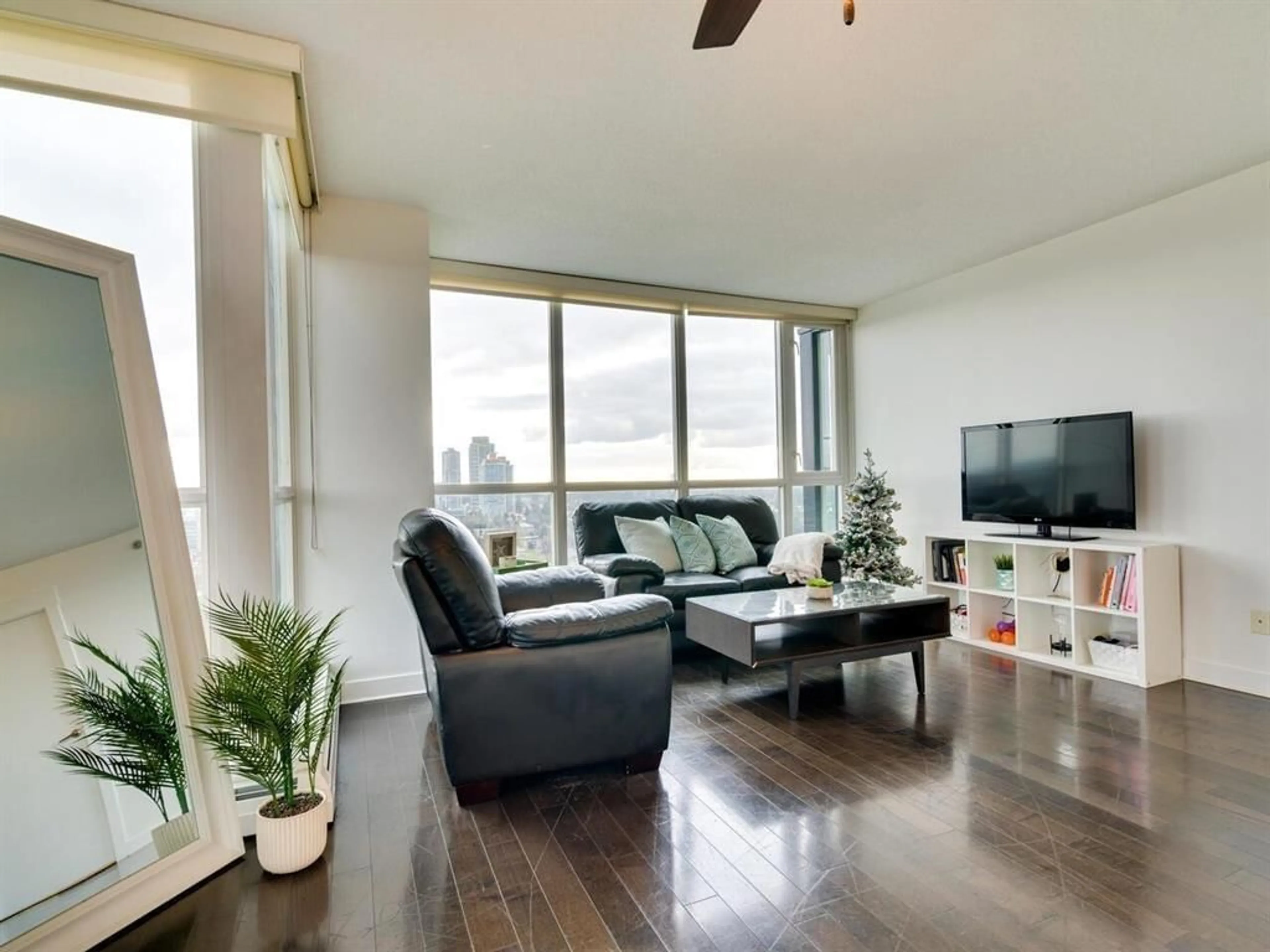 Living room with furniture, wood/laminate floor for 2302 - 10777 UNIVERSITY DRIVE, Surrey British Columbia V3T0E6