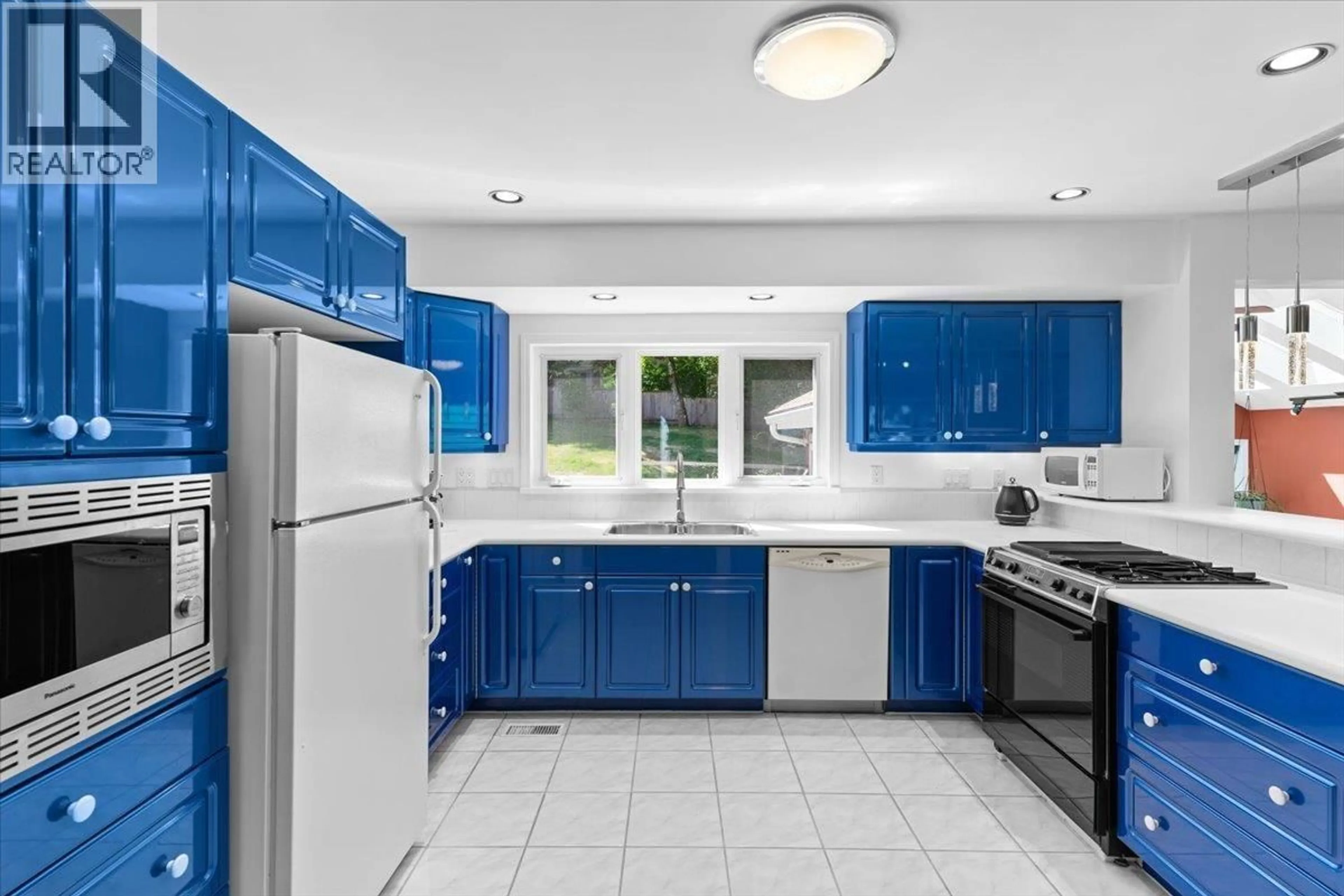 Standard kitchen, ceramic/tile floor for 1866 EASTERN DRIVE, Port Coquitlam British Columbia V3C2T6