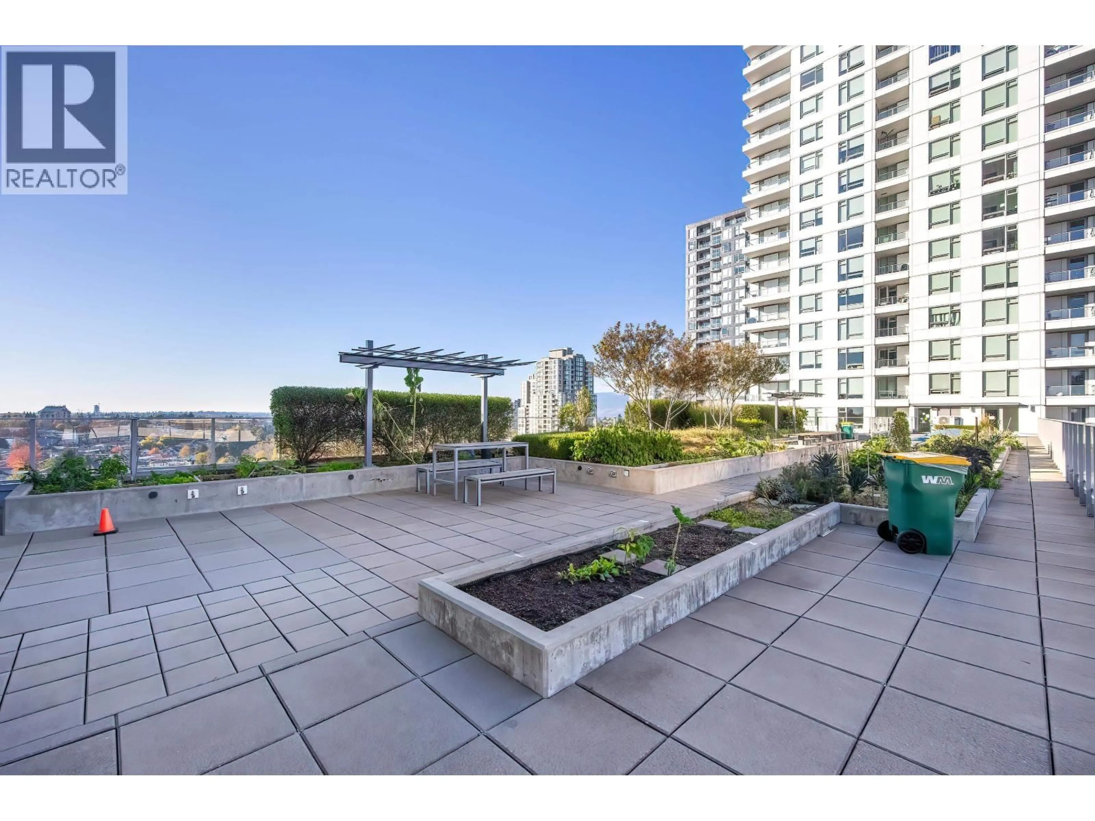 Patio, water/lake/river/ocean view for 2202 - 5515 BOUNDARY ROAD, Vancouver British Columbia V5R0E3