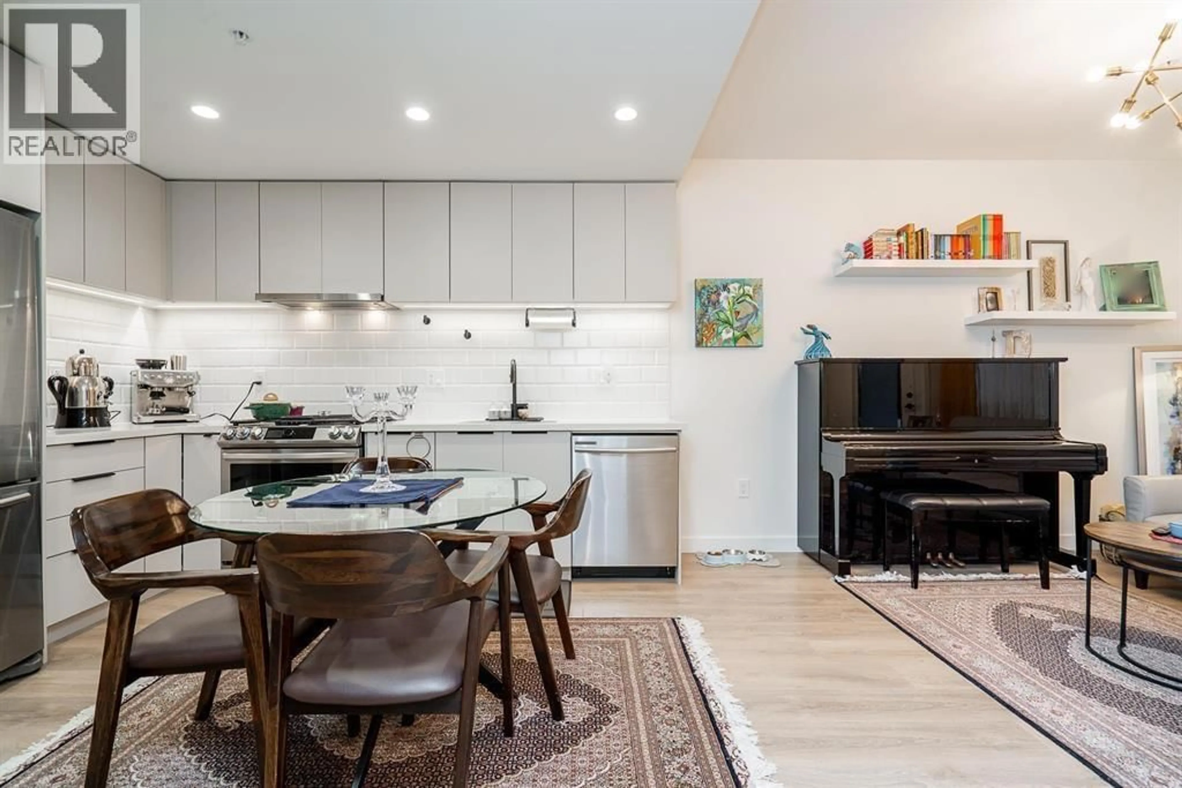 Open concept kitchen, ceramic/tile floor for 112 - 3038 ST. GEORGE STREET, Port Moody British Columbia V3H0L3