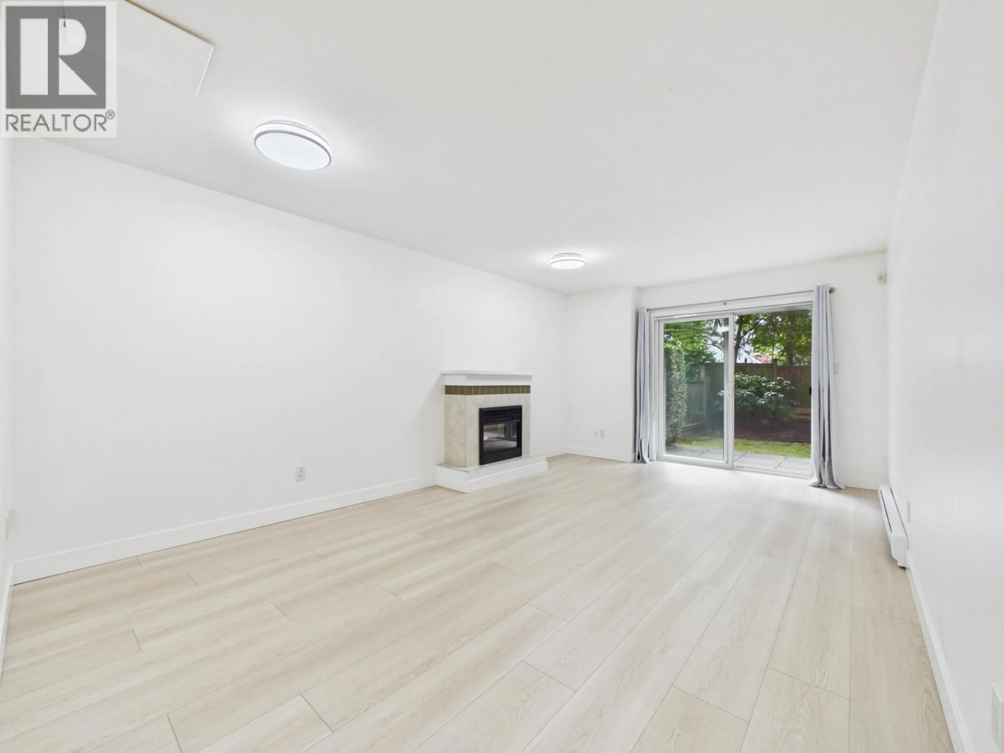 A pic of a room for 7 - 5525 HALLEY AVENUE, Burnaby British Columbia V5H2R1