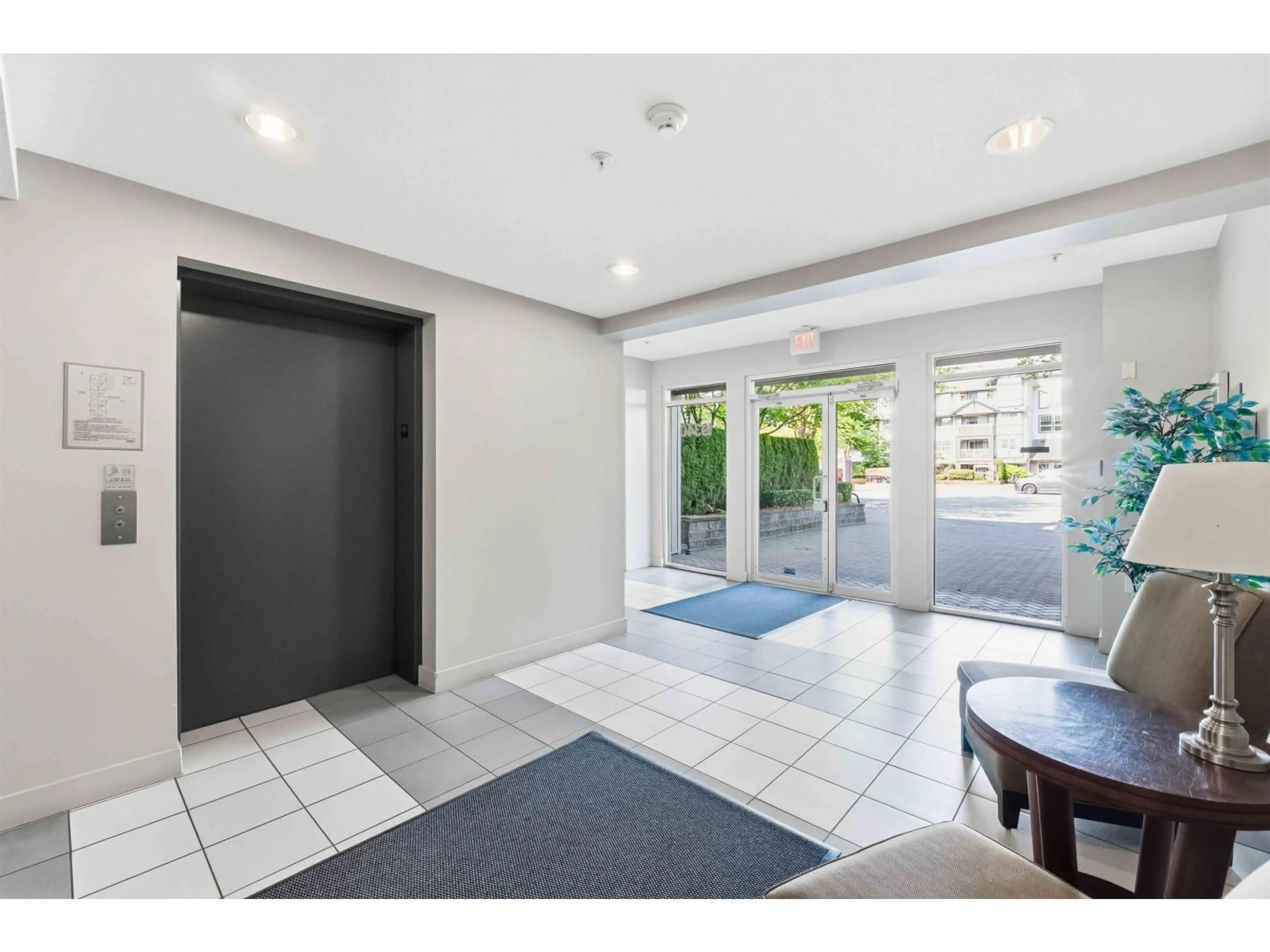 Indoor foyer for 410 - 19340 65 AVENUE, Surrey British Columbia V4N0A3