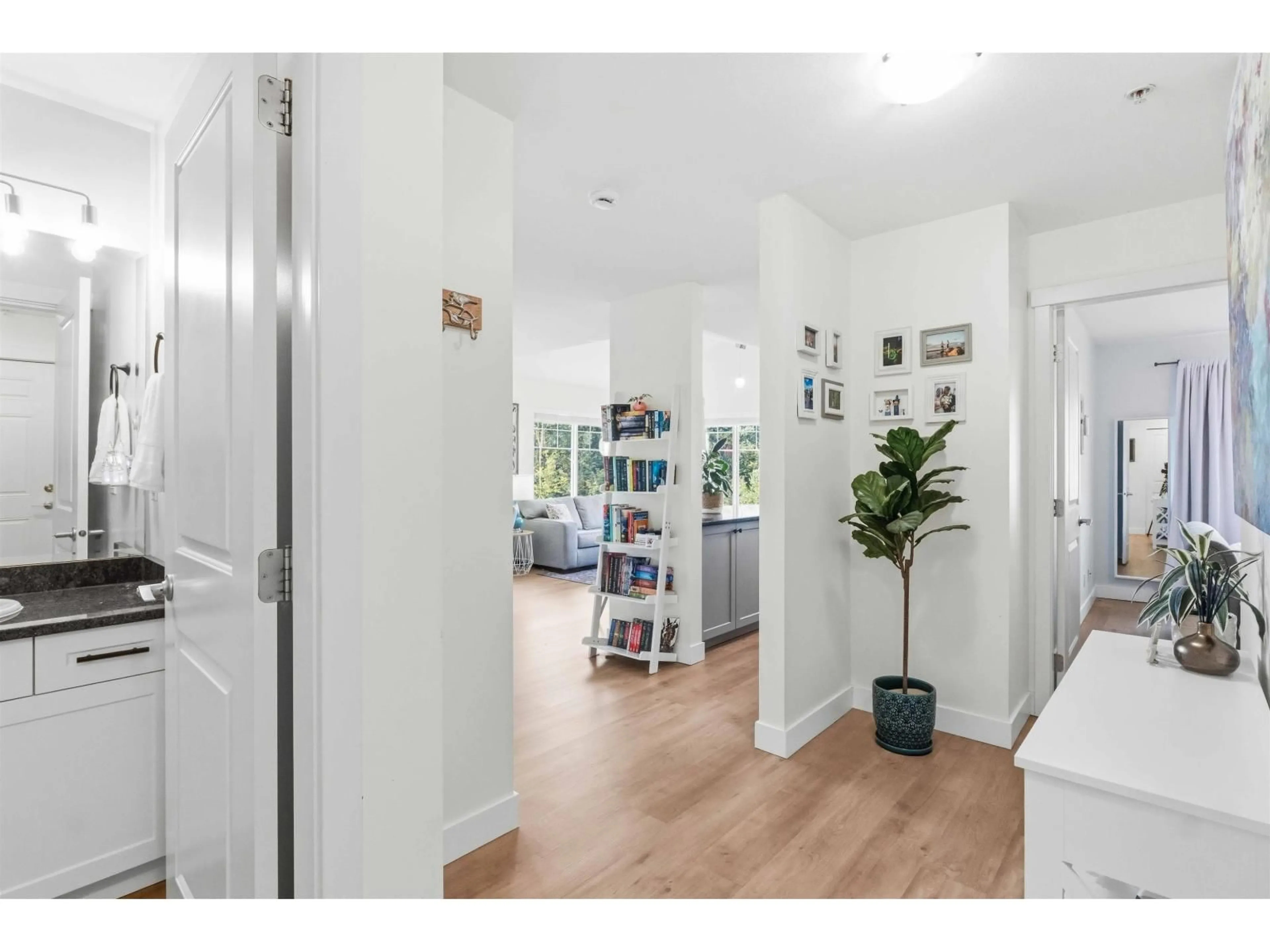 Indoor entryway for 410 - 19340 65 AVENUE, Surrey British Columbia V4N0A3