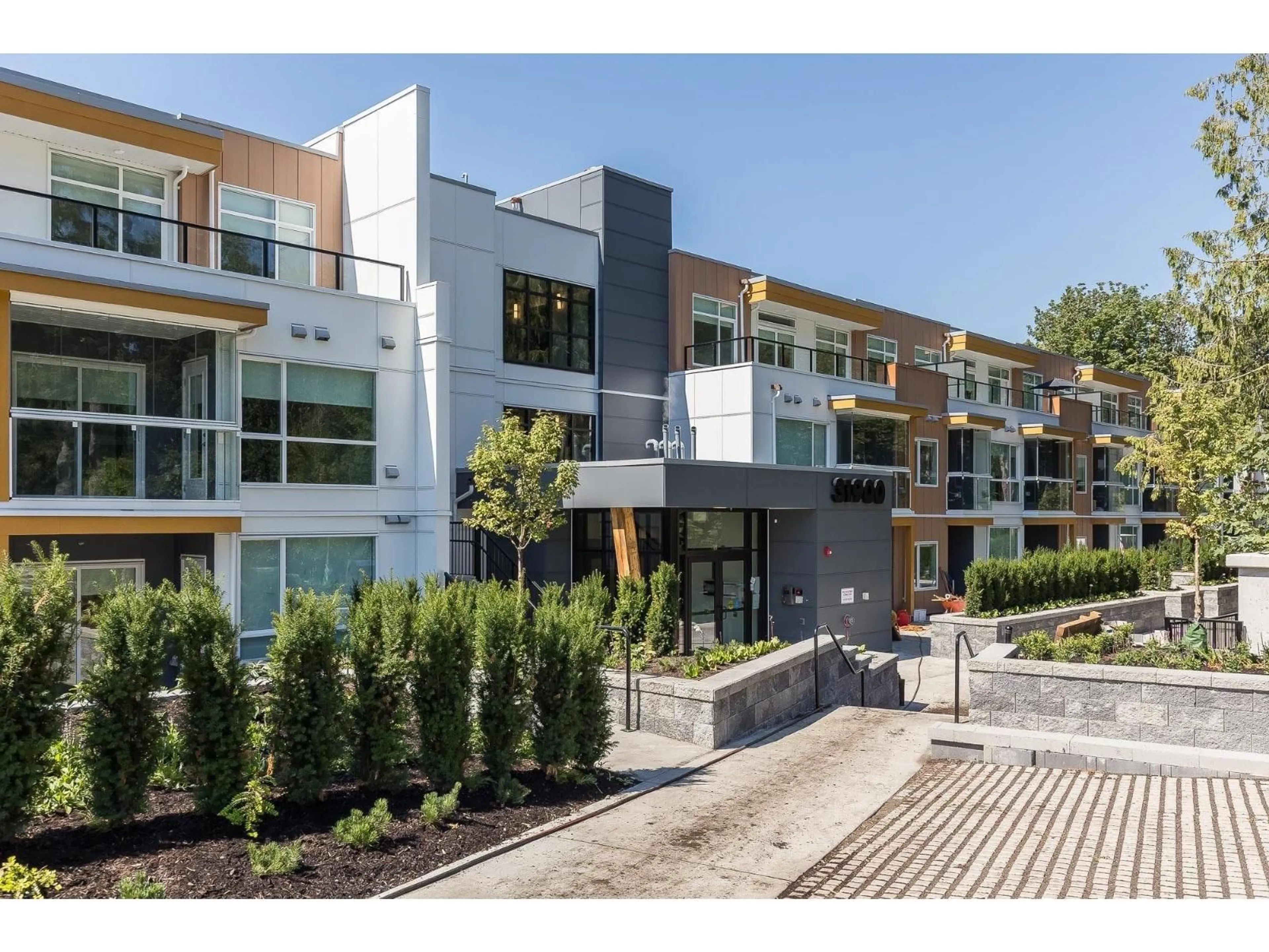 Patio, street for 216 - 31900 RAVEN AVENUE, Mission British Columbia V2V1B8