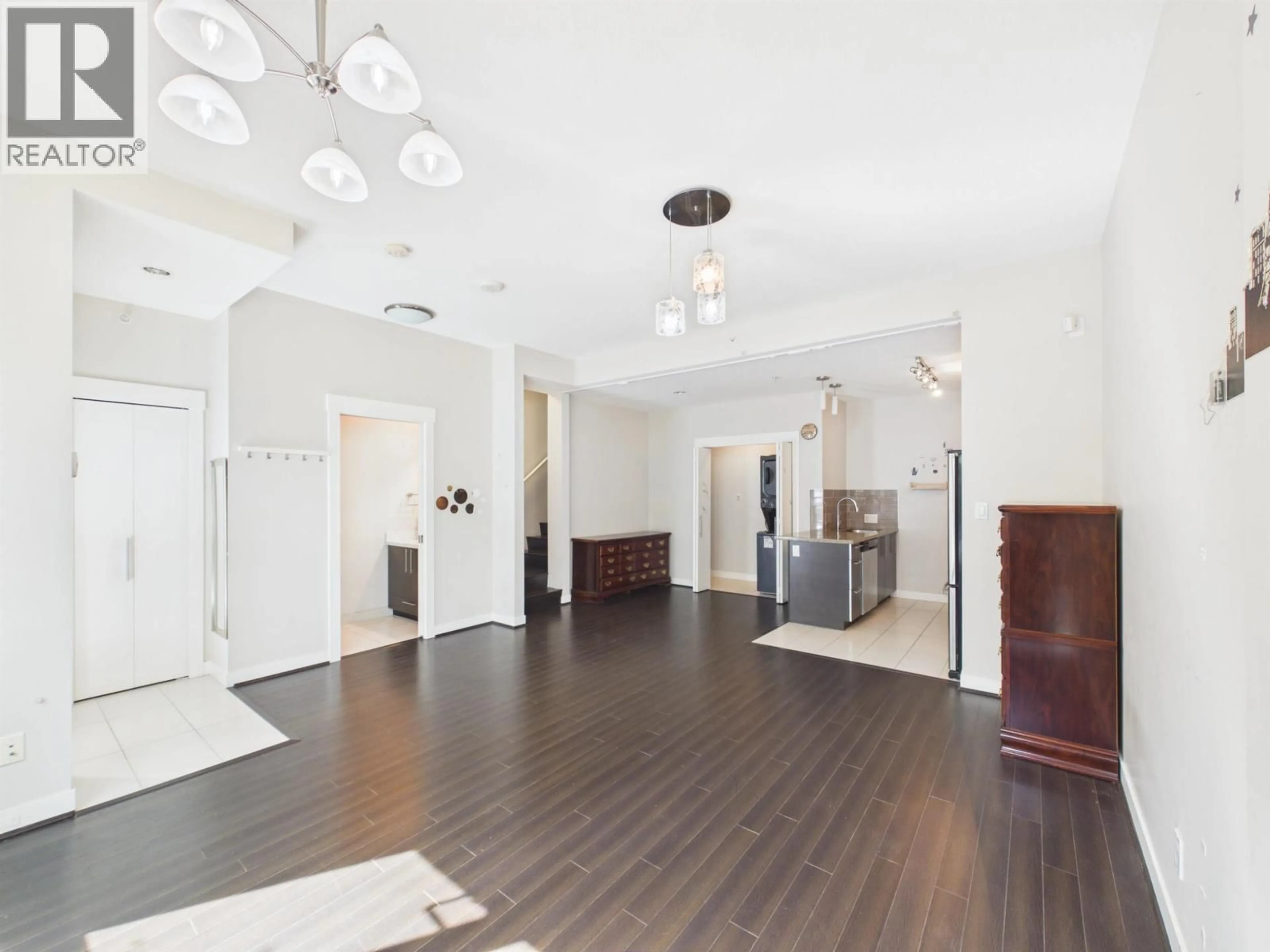 Indoor foyer for 3 - 6733 BUSWELL STREET, Richmond British Columbia V6Y0E3