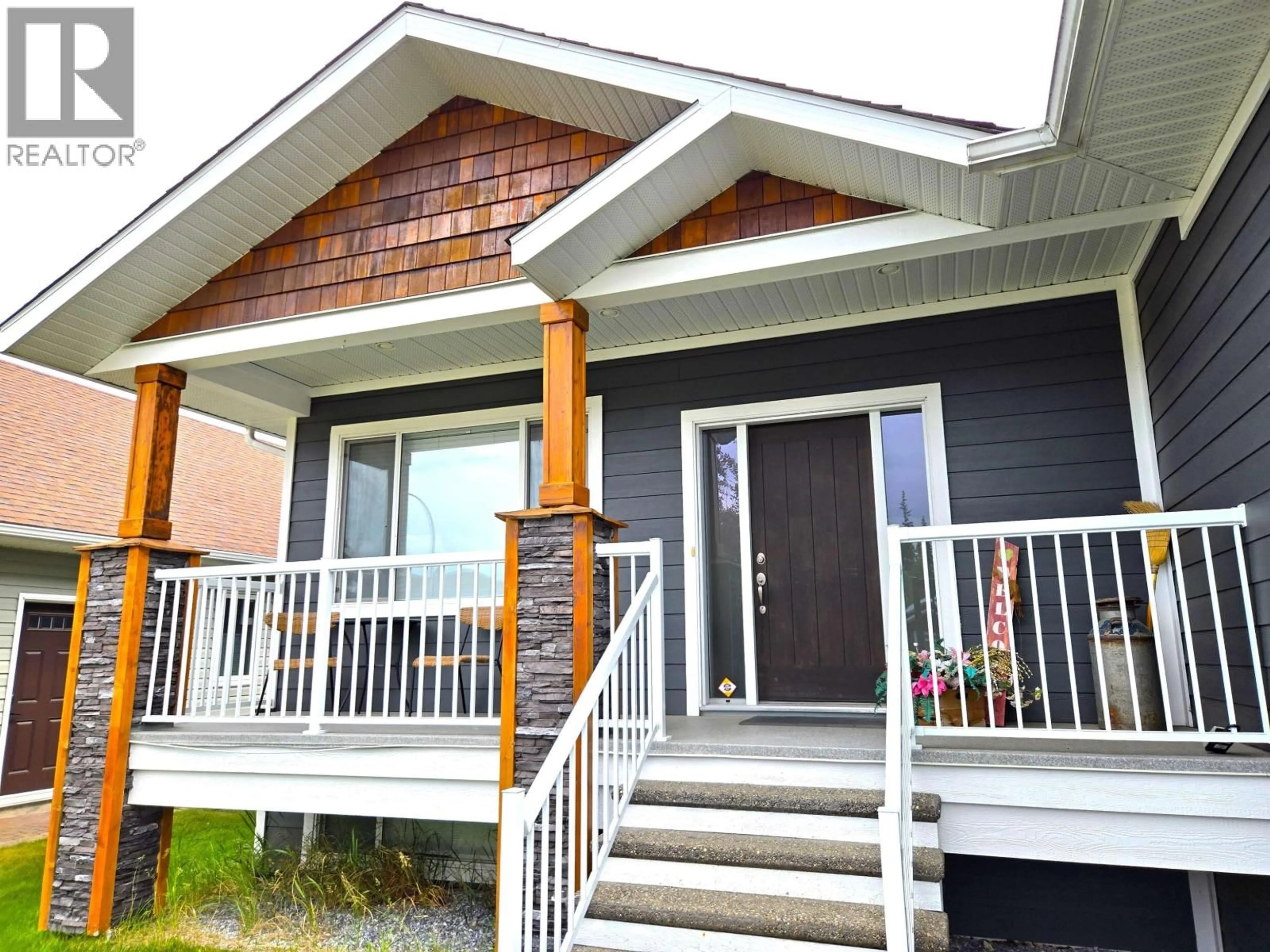 Home with vinyl exterior material, street for 2632 LINKS DRIVE, Prince George British Columbia V2K0A5