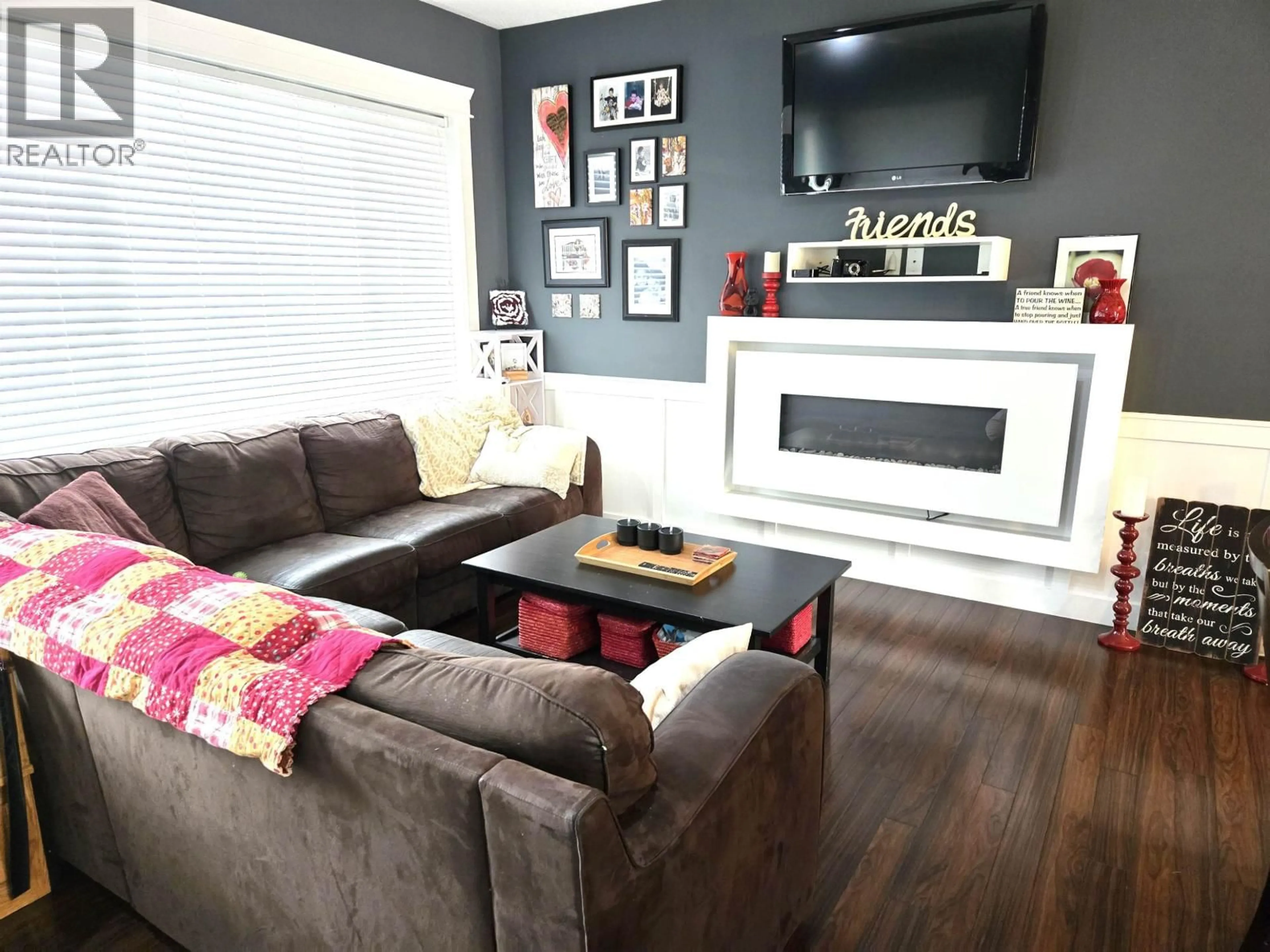 Living room with furniture, wood/laminate floor for 2632 LINKS DRIVE, Prince George British Columbia V2K0A5