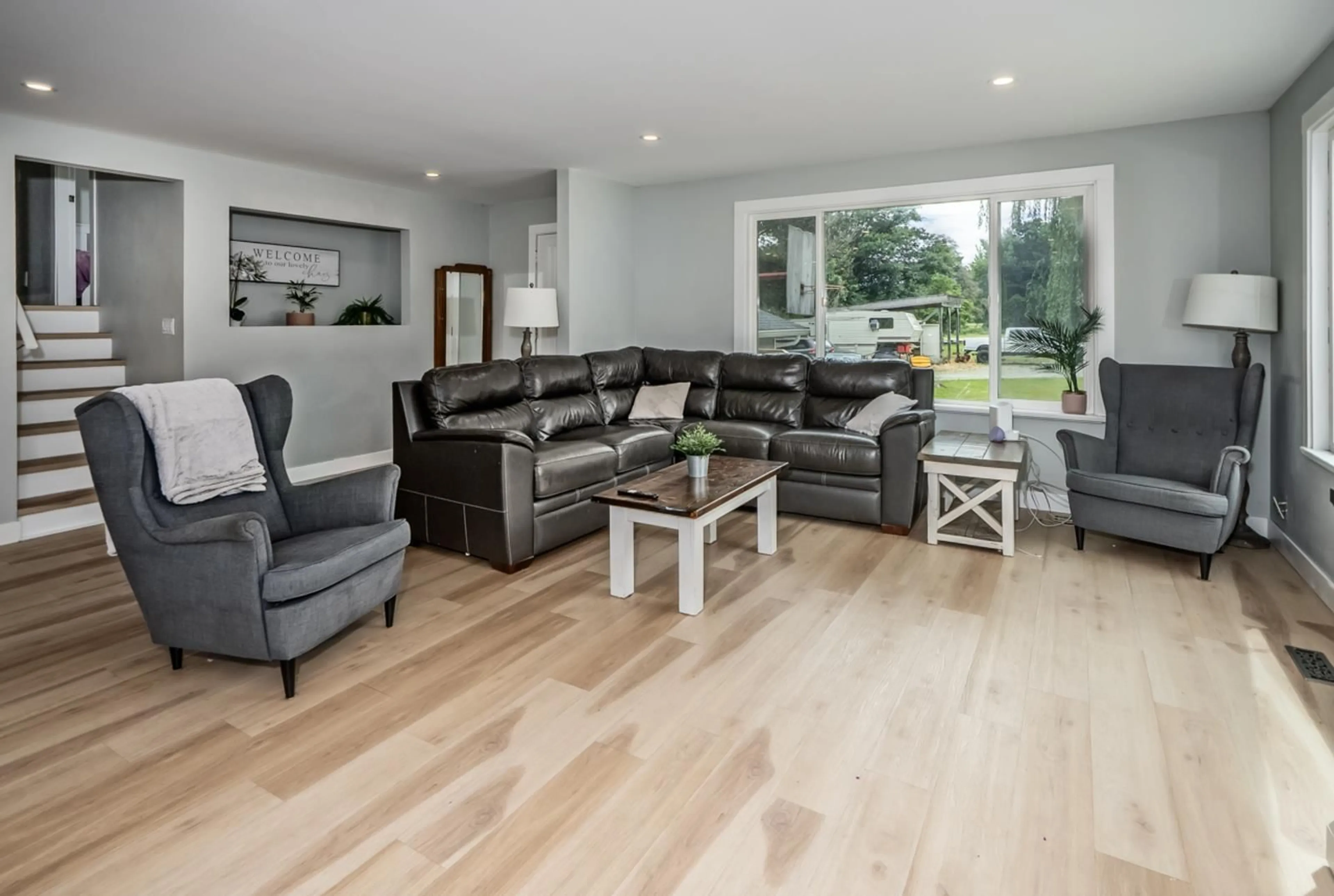 Living room with furniture, wood/laminate floor for 4725 SIMMONS ROAD, Yarrow British Columbia V2R4R7