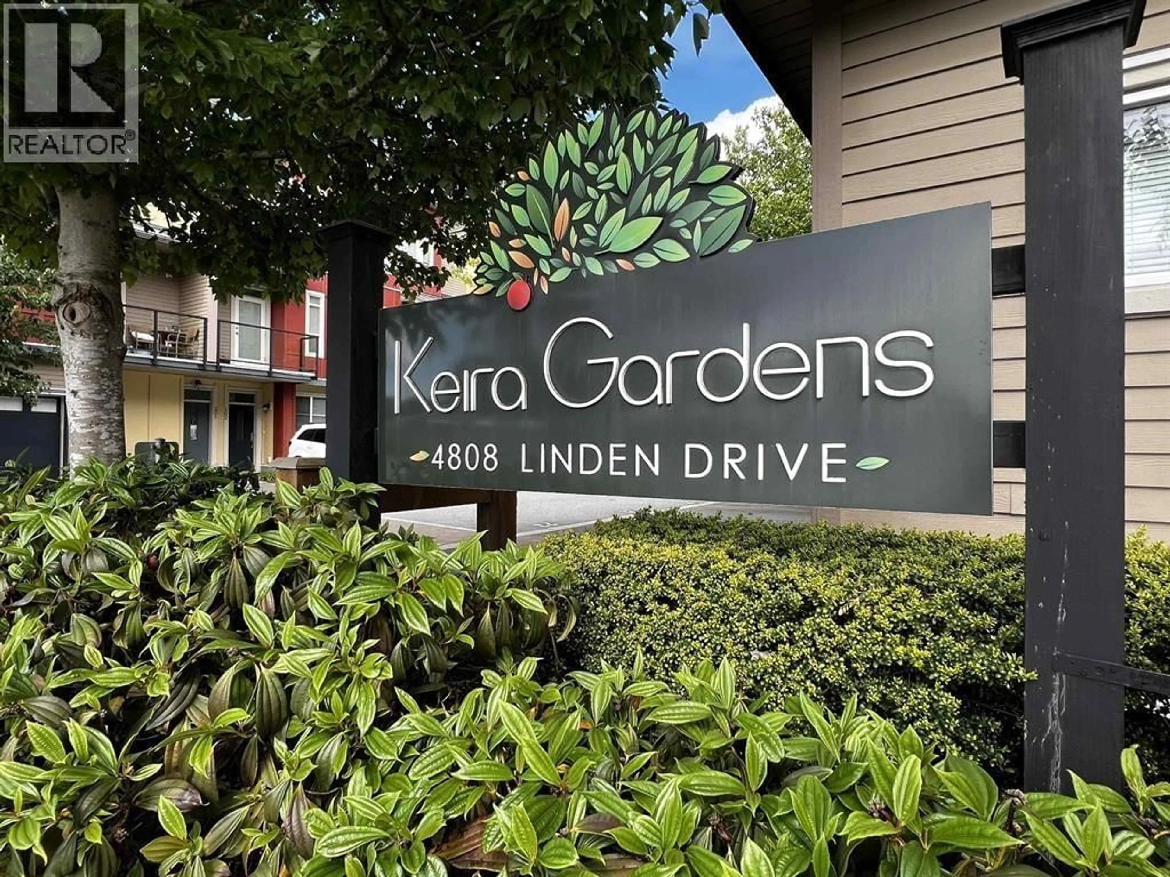 Indoor foyer for 203 - 4808 LINDEN DRIVE, Delta British Columbia V4K0B5