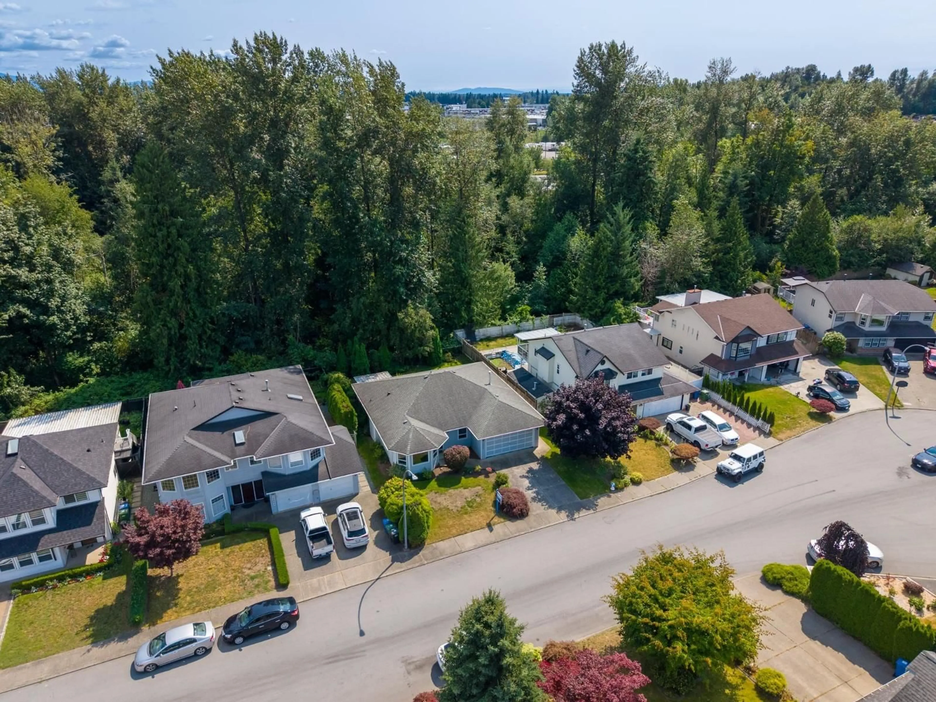 A pic from outside/outdoor area/front of a property/back of a property/a pic from drone, street for 30950 GARDNER AVENUE, Abbotsford British Columbia V2T5E4