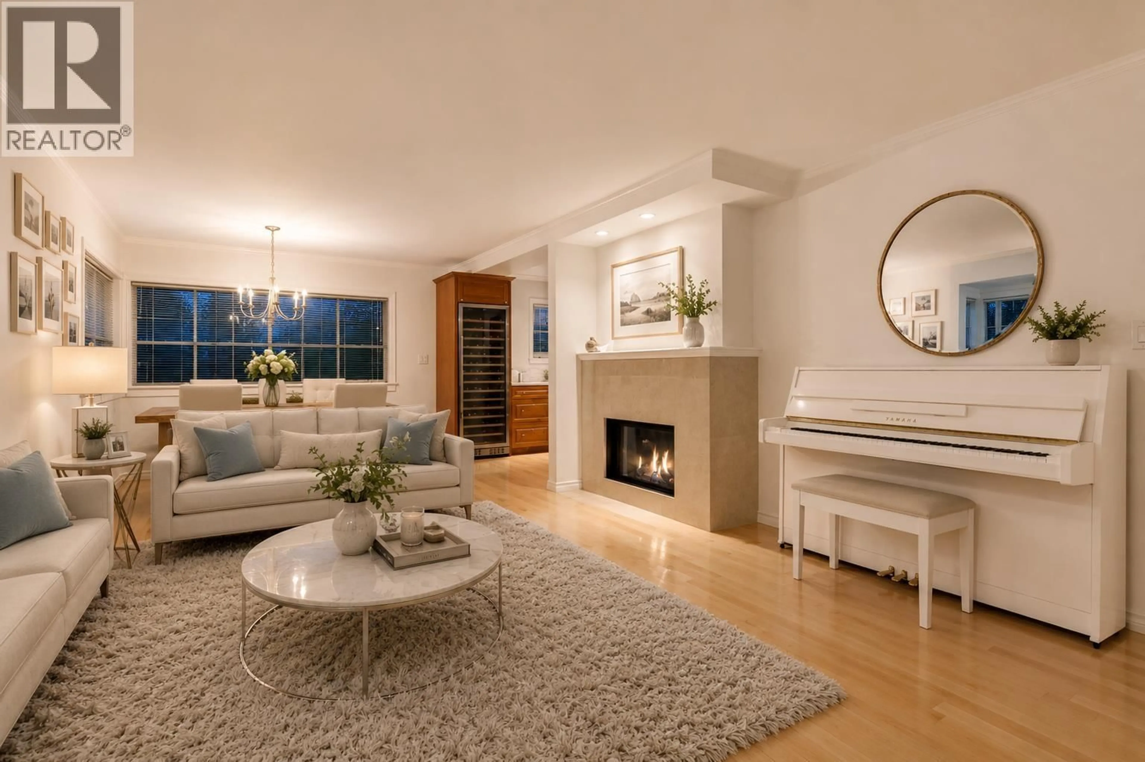 Living room with furniture, unknown for 6431 ROSEBERY AVENUE, West Vancouver British Columbia V7W2C5