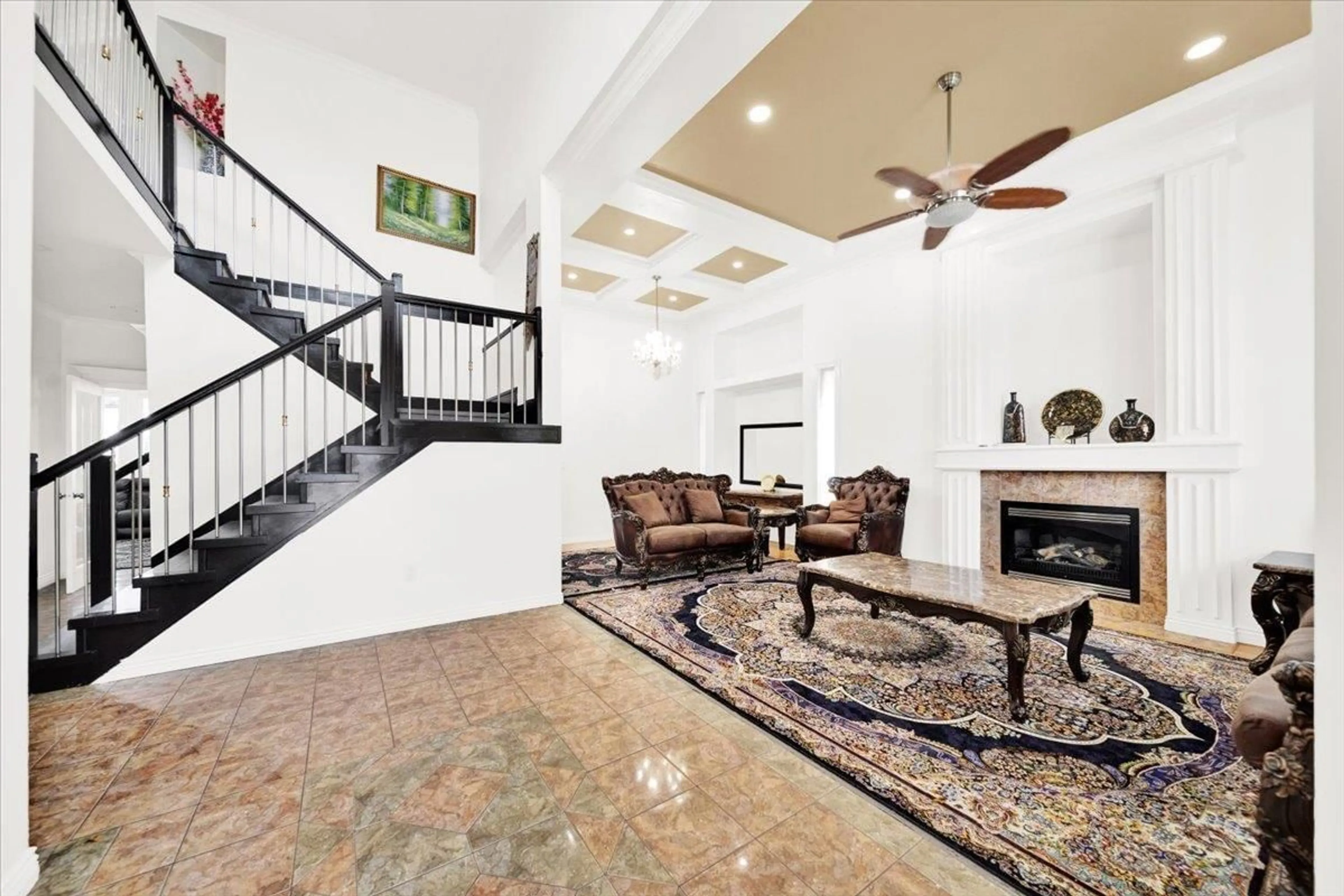 Indoor foyer for 7432 148 STREET, Surrey British Columbia V3S3E7
