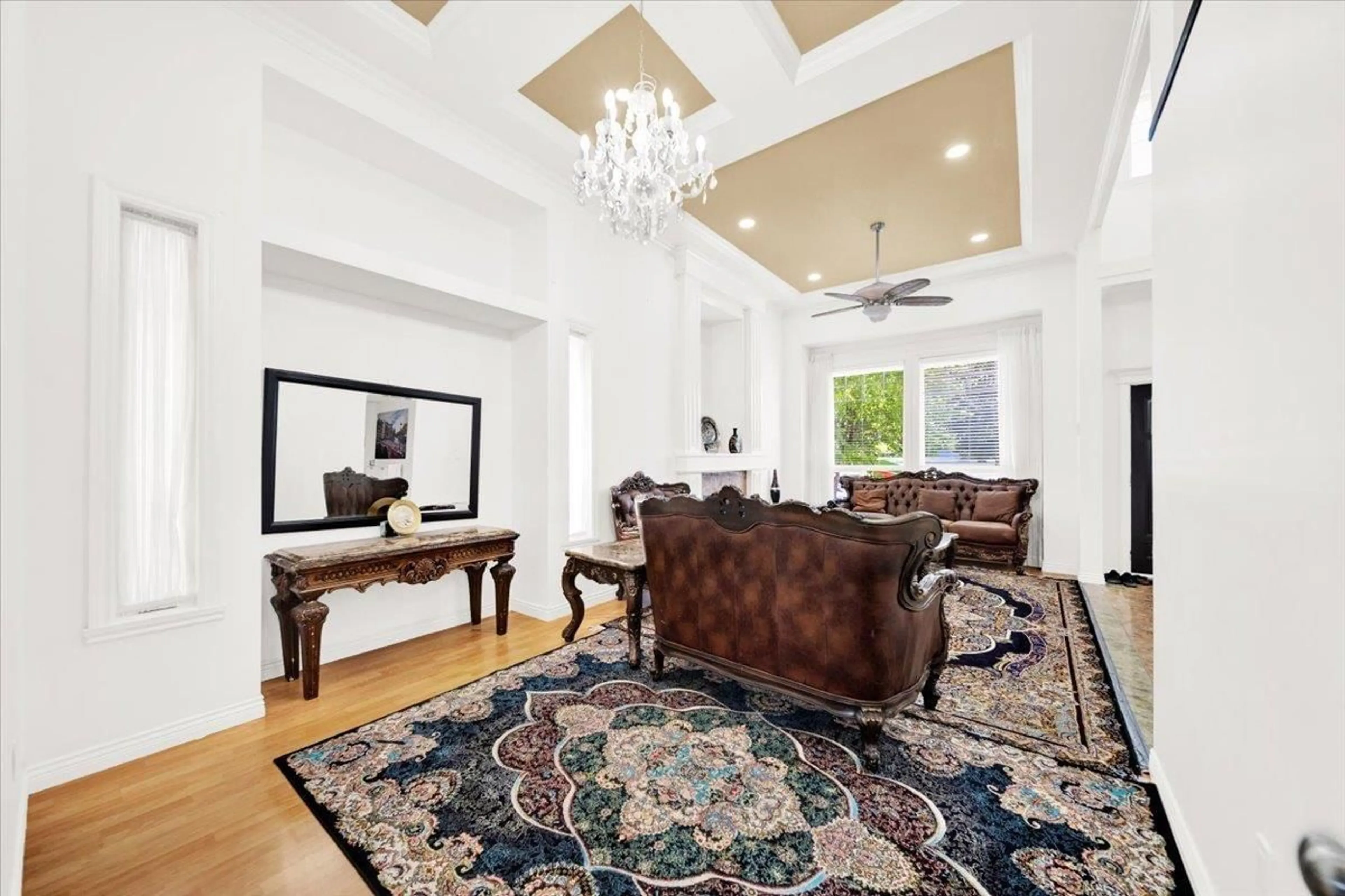 Indoor foyer for 7432 148 STREET, Surrey British Columbia V3S3E7