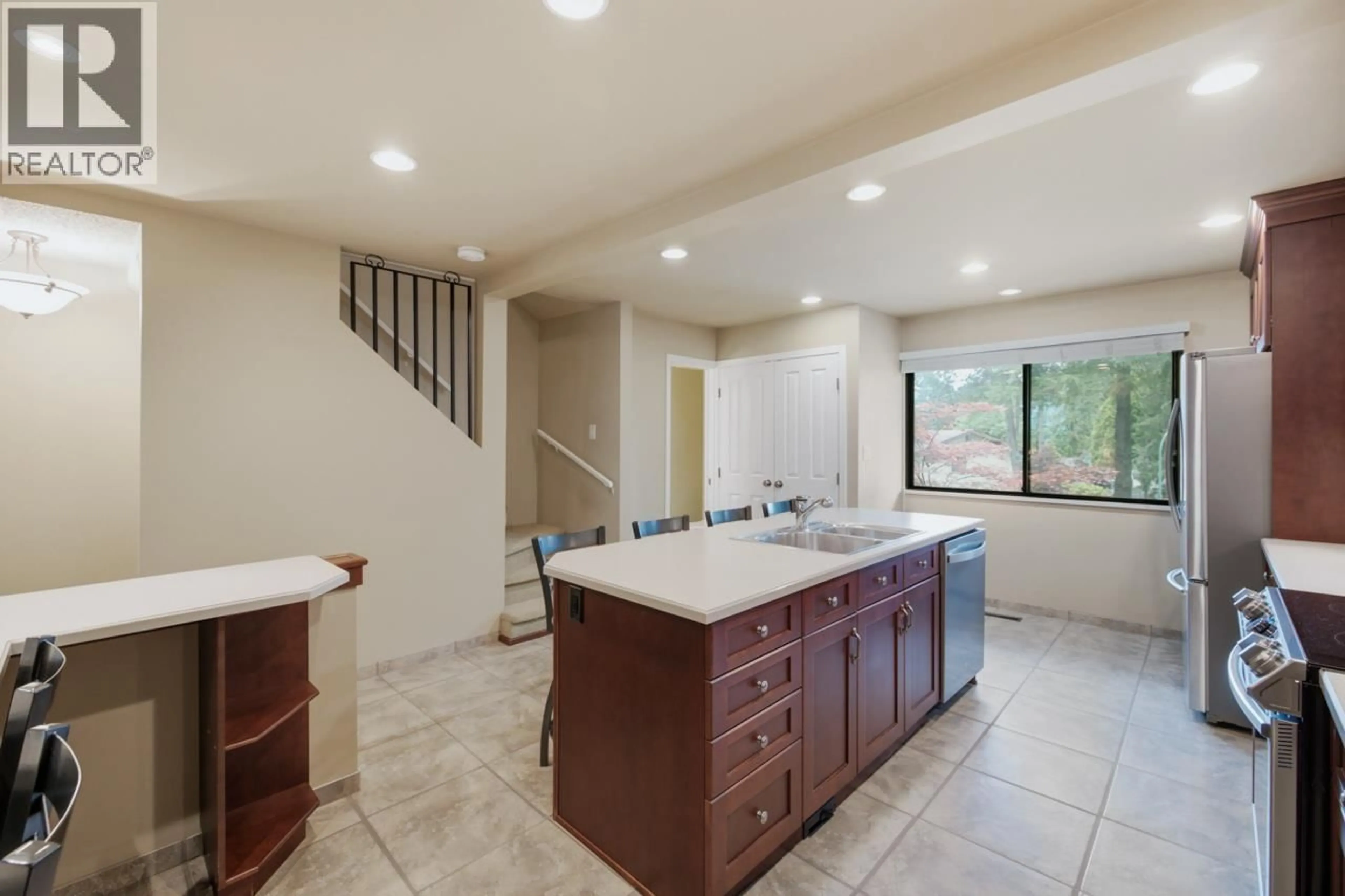 Open concept kitchen, ceramic/tile floor for 7 - 2990 MARINER WAY, Coquitlam British Columbia V3C4K1