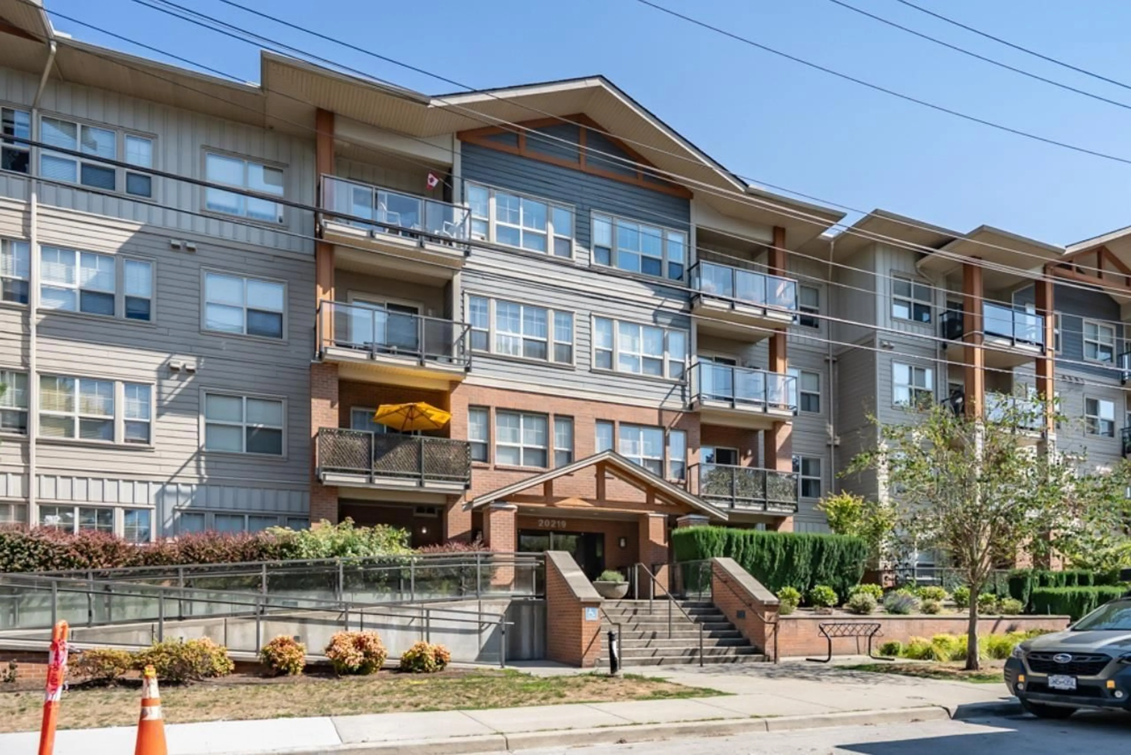 Patio, building for 403 - 20219 54A AVENUE, Langley British Columbia V3A0C7