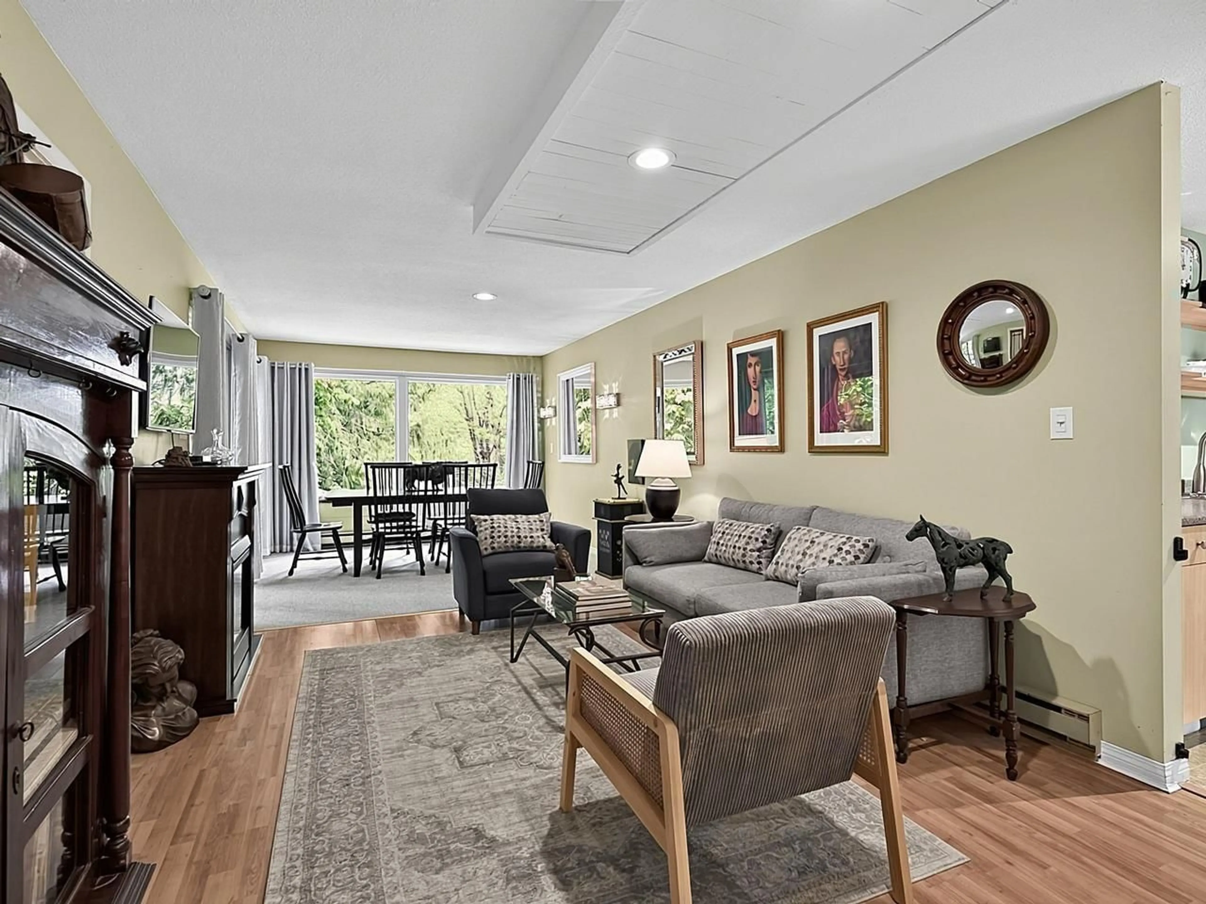 Living room with furniture, unknown for 38 - 20195 50 AVENUE, Langley British Columbia V3A6R8
