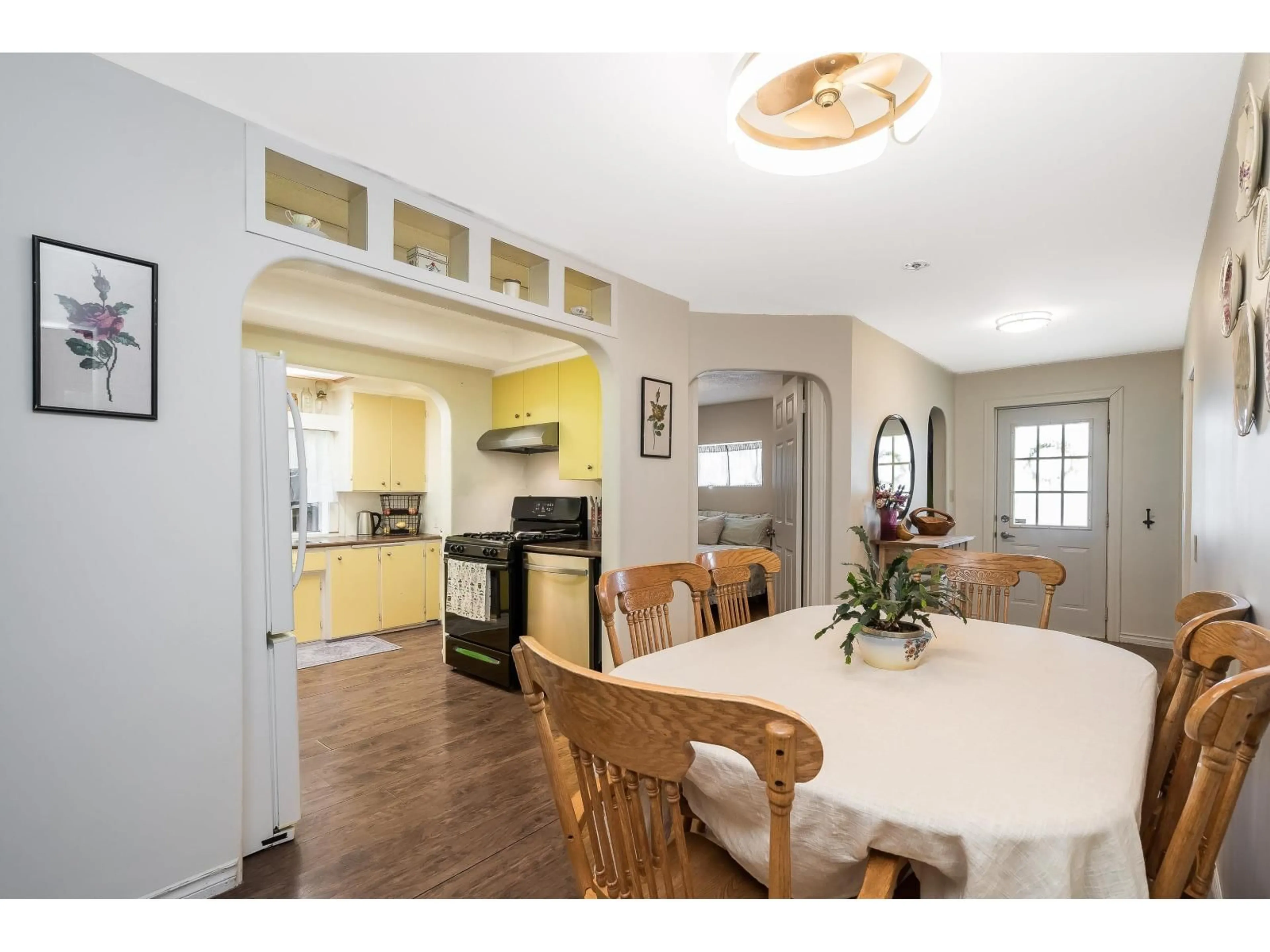 Open concept kitchen, unknown for 2821 276 STREET, Langley British Columbia V4W3K6