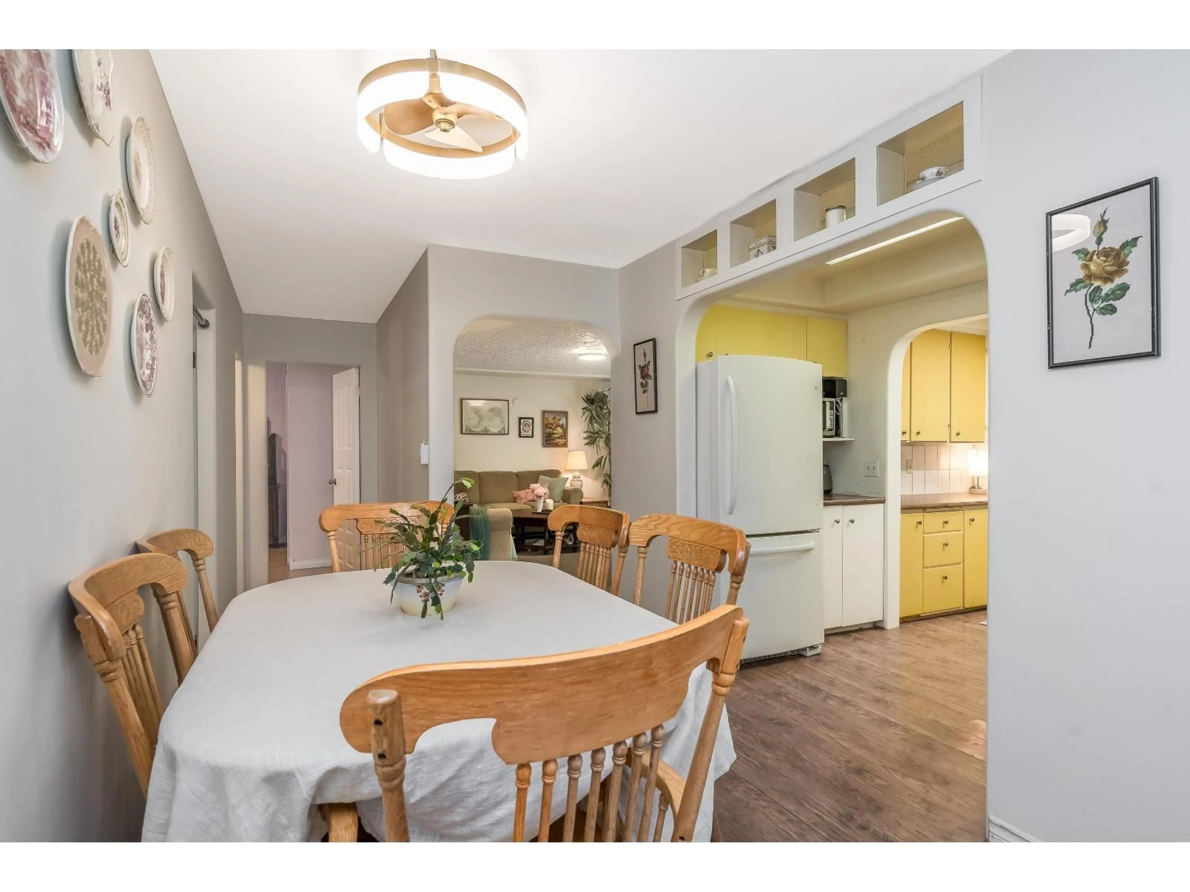 Open concept kitchen, unknown for 2821 276 STREET, Langley British Columbia V4W3K6